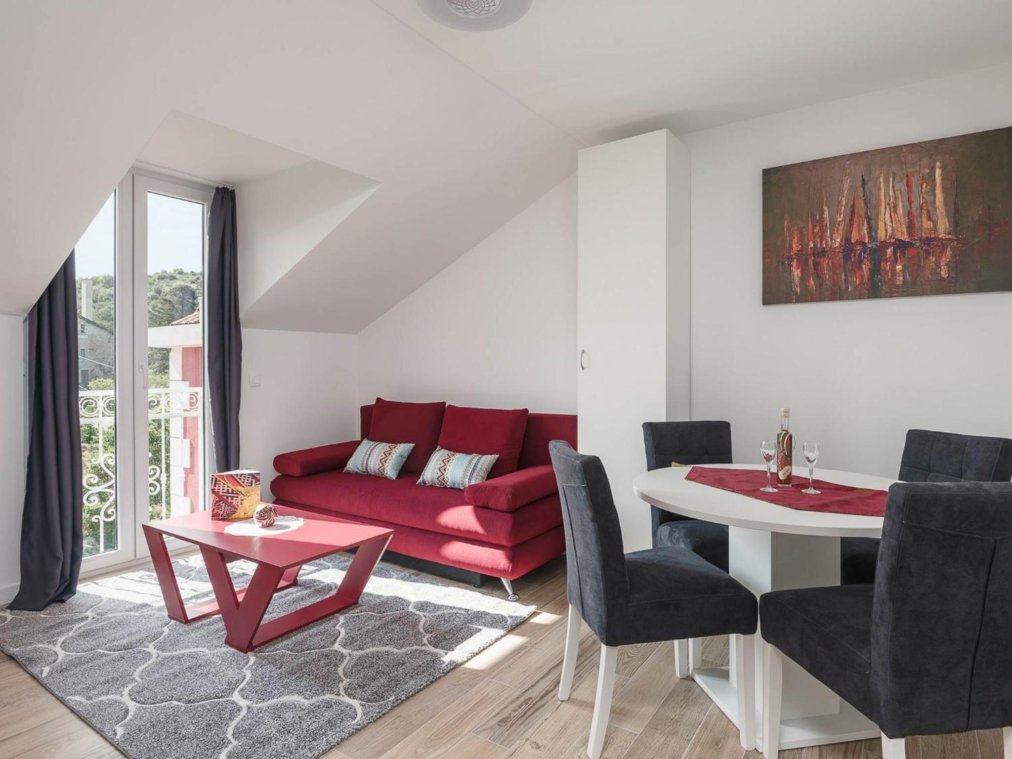 One Bedroom Apartment with Mountain View - Photo 2
