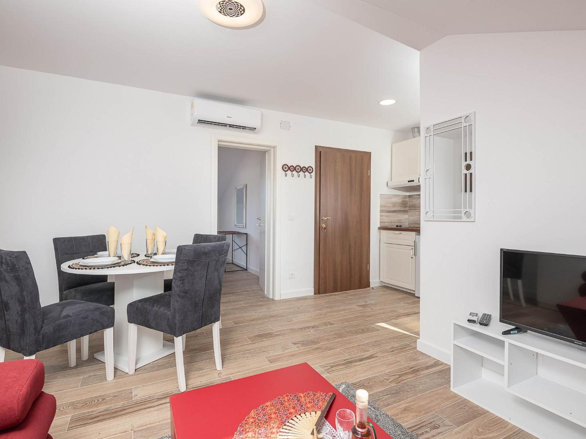 One Bedroom Apartment with Mountain View - Photo 10