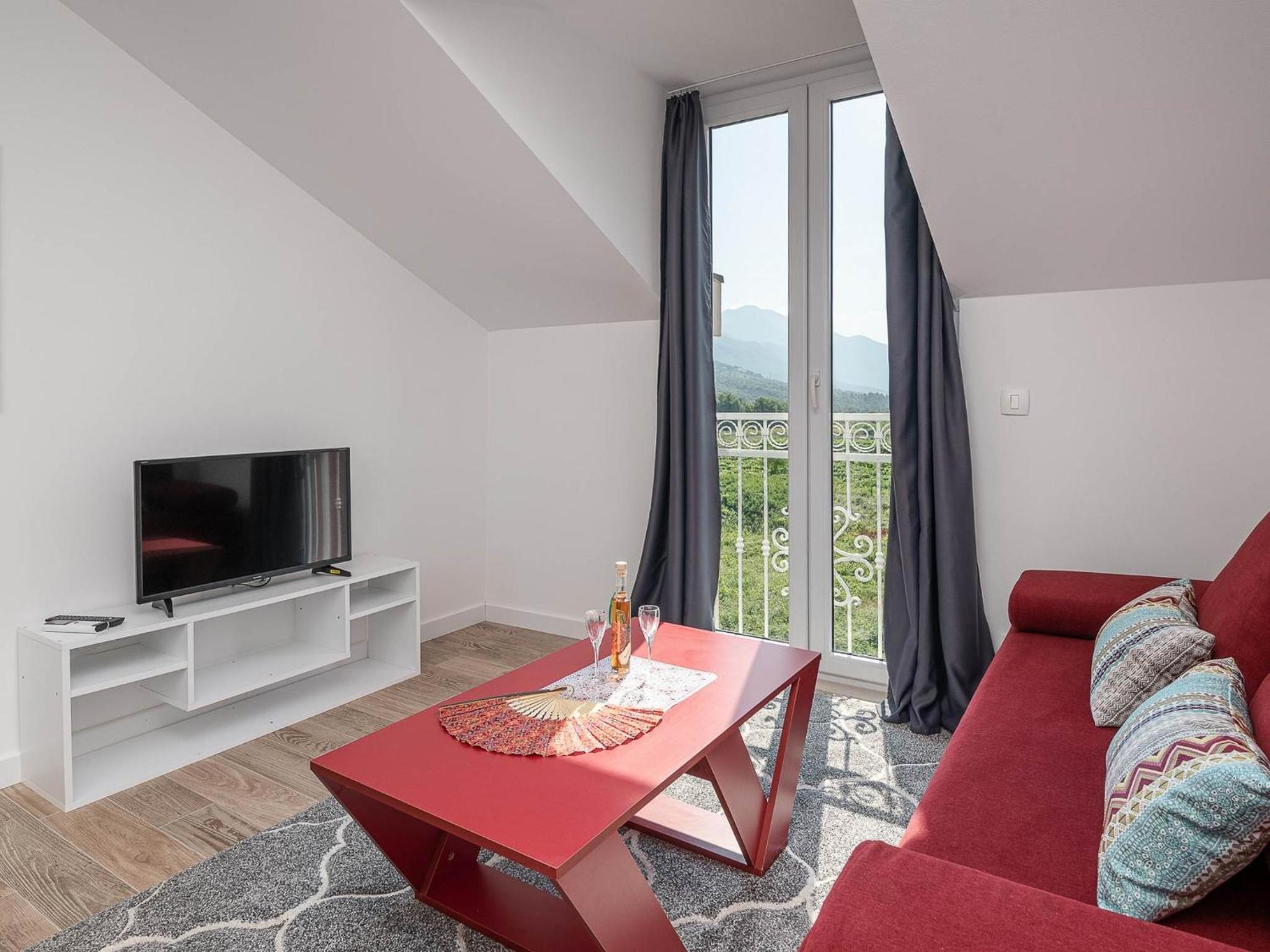 One Bedroom Apartment with Mountain View - Photo 12