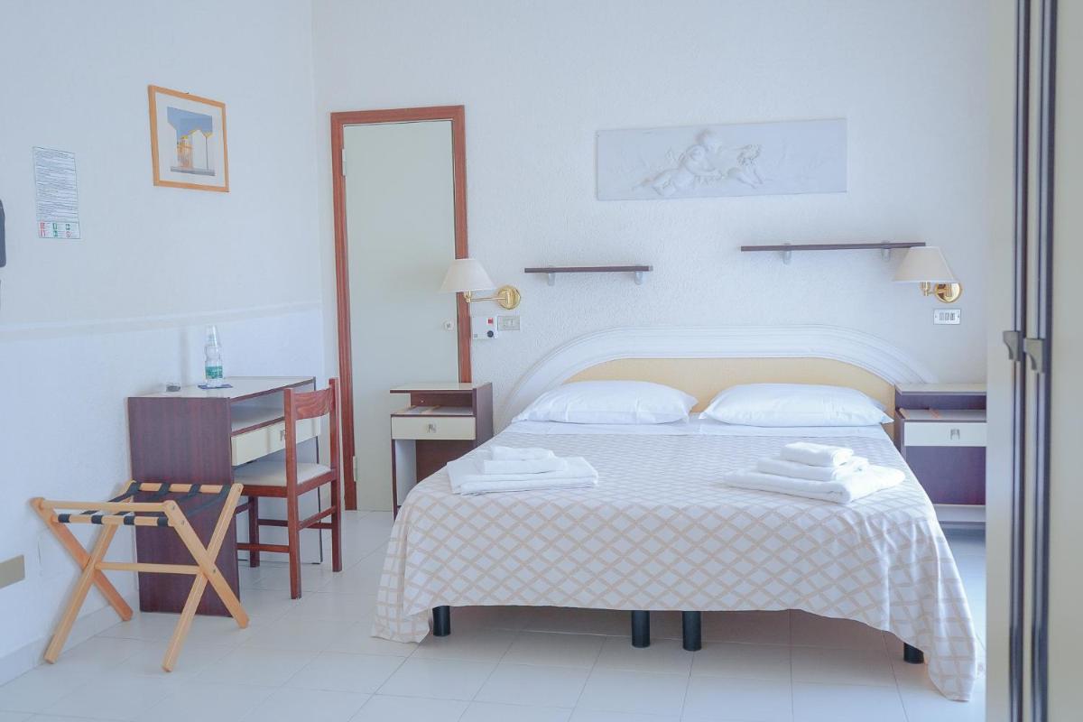 Quadruple Room with Street View photo 3