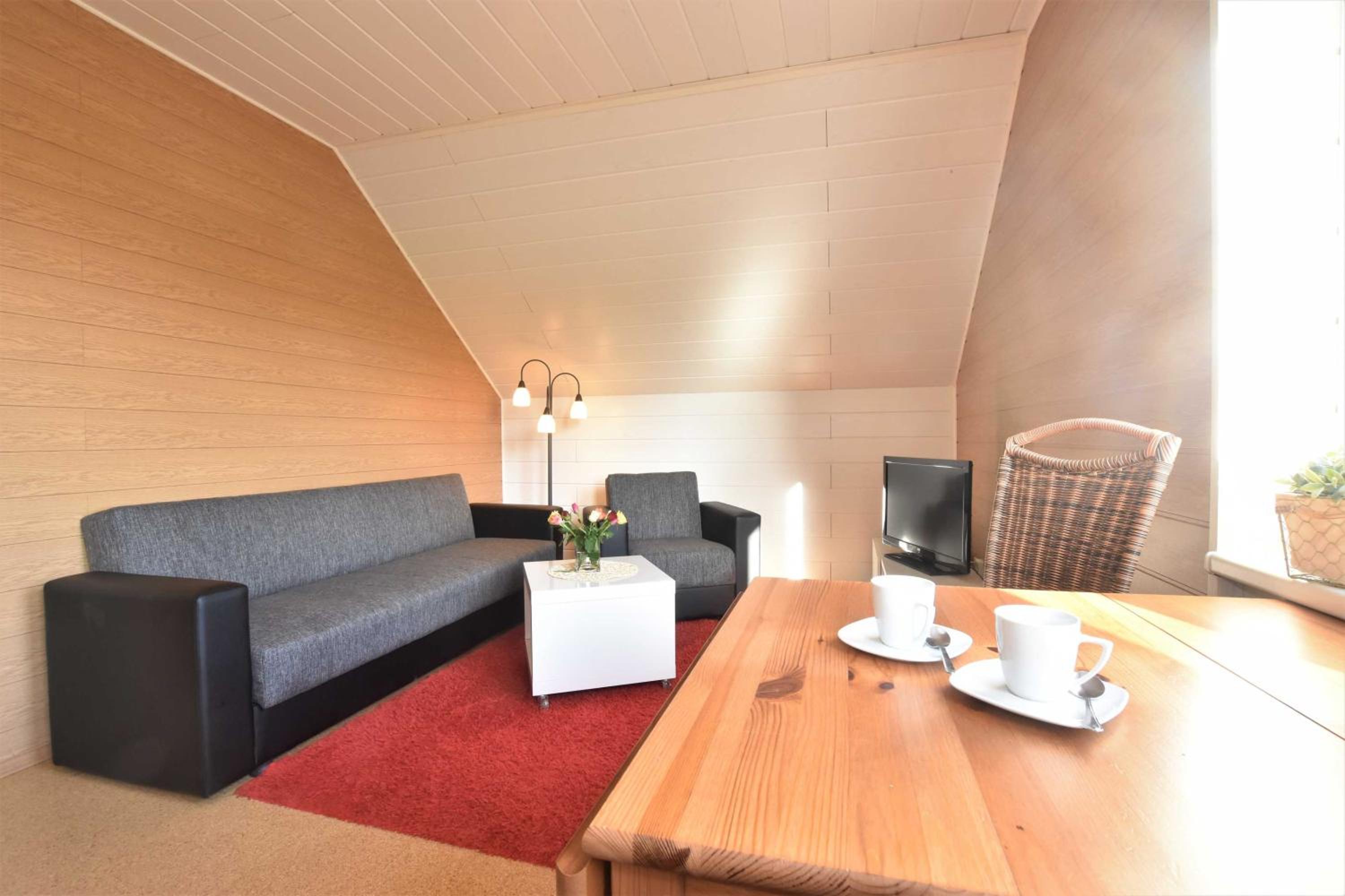 One-Bedroom Apartment with Lake View photo 2