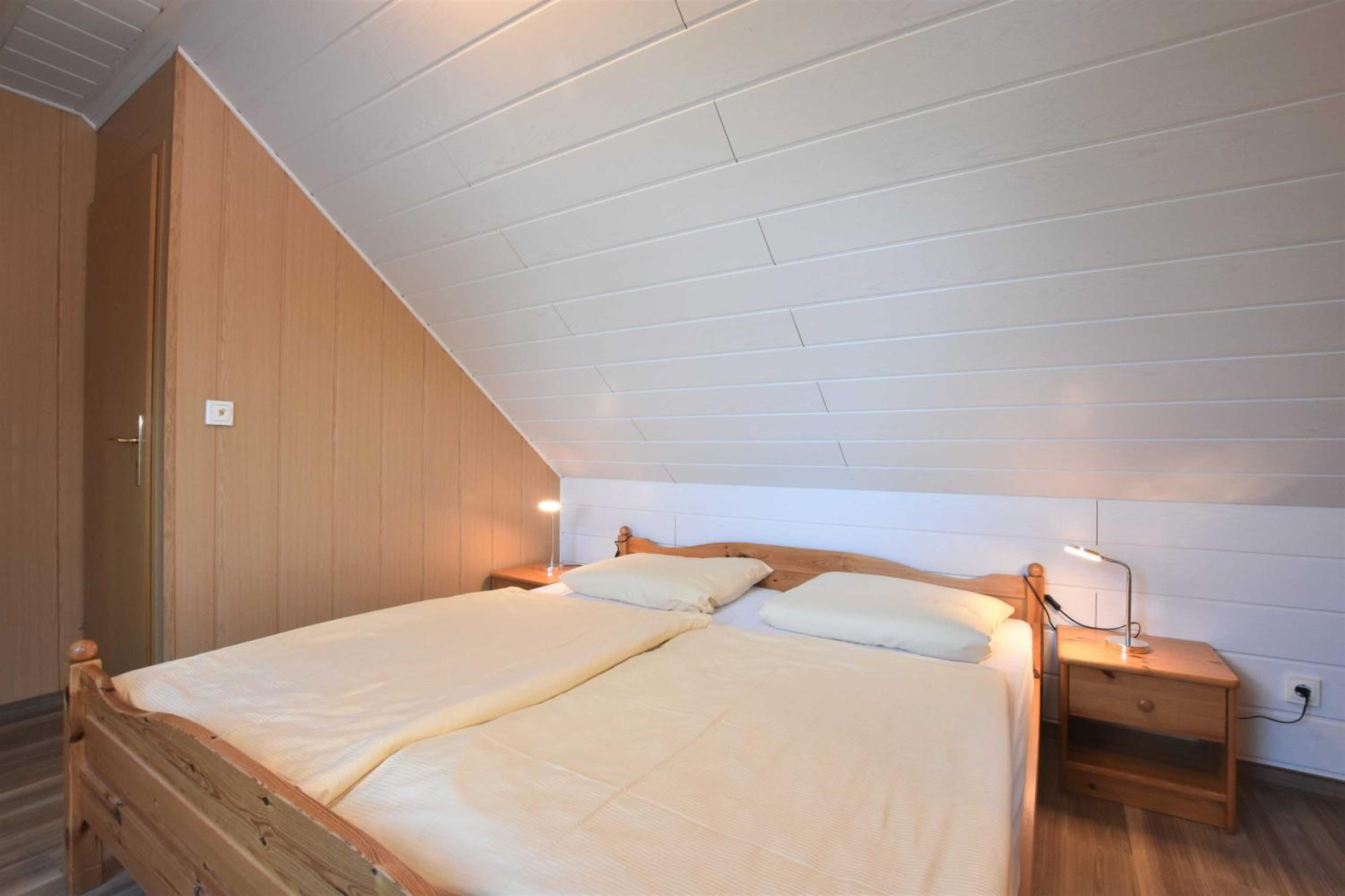 One-Bedroom Apartment with Lake View photo 2