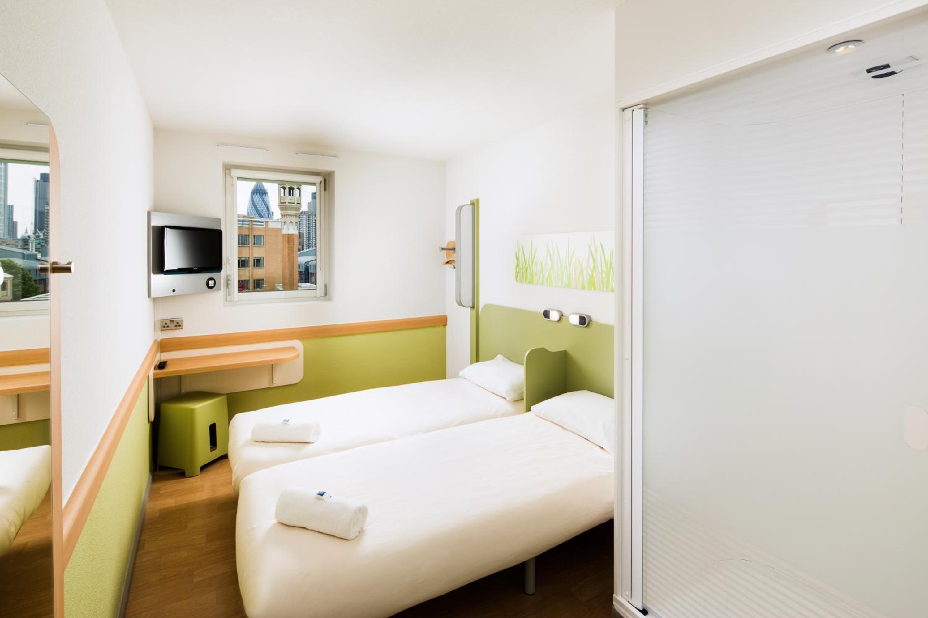 Standard Twin Room - Photo 14