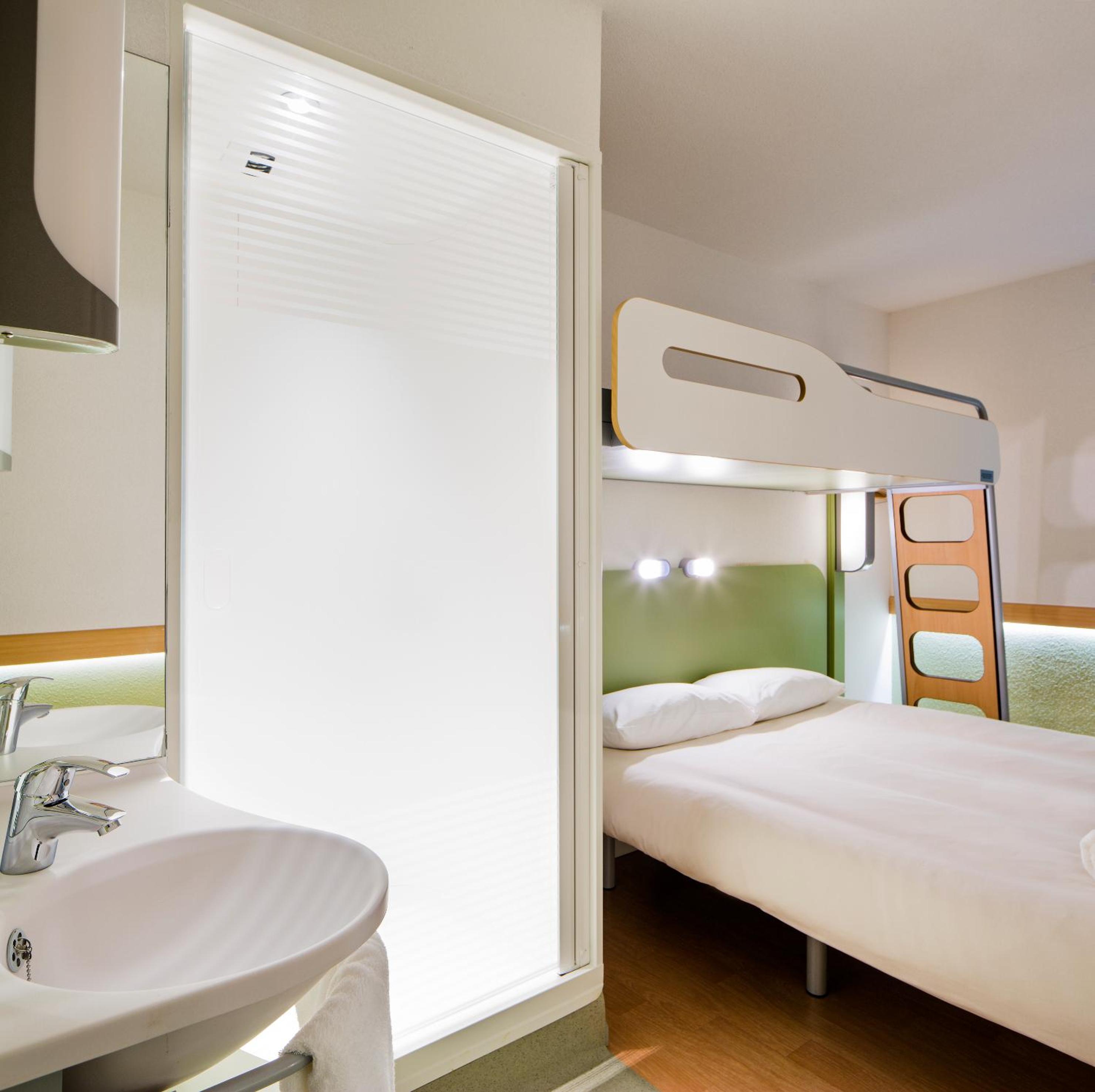 Standard Triple Room - Photo 14