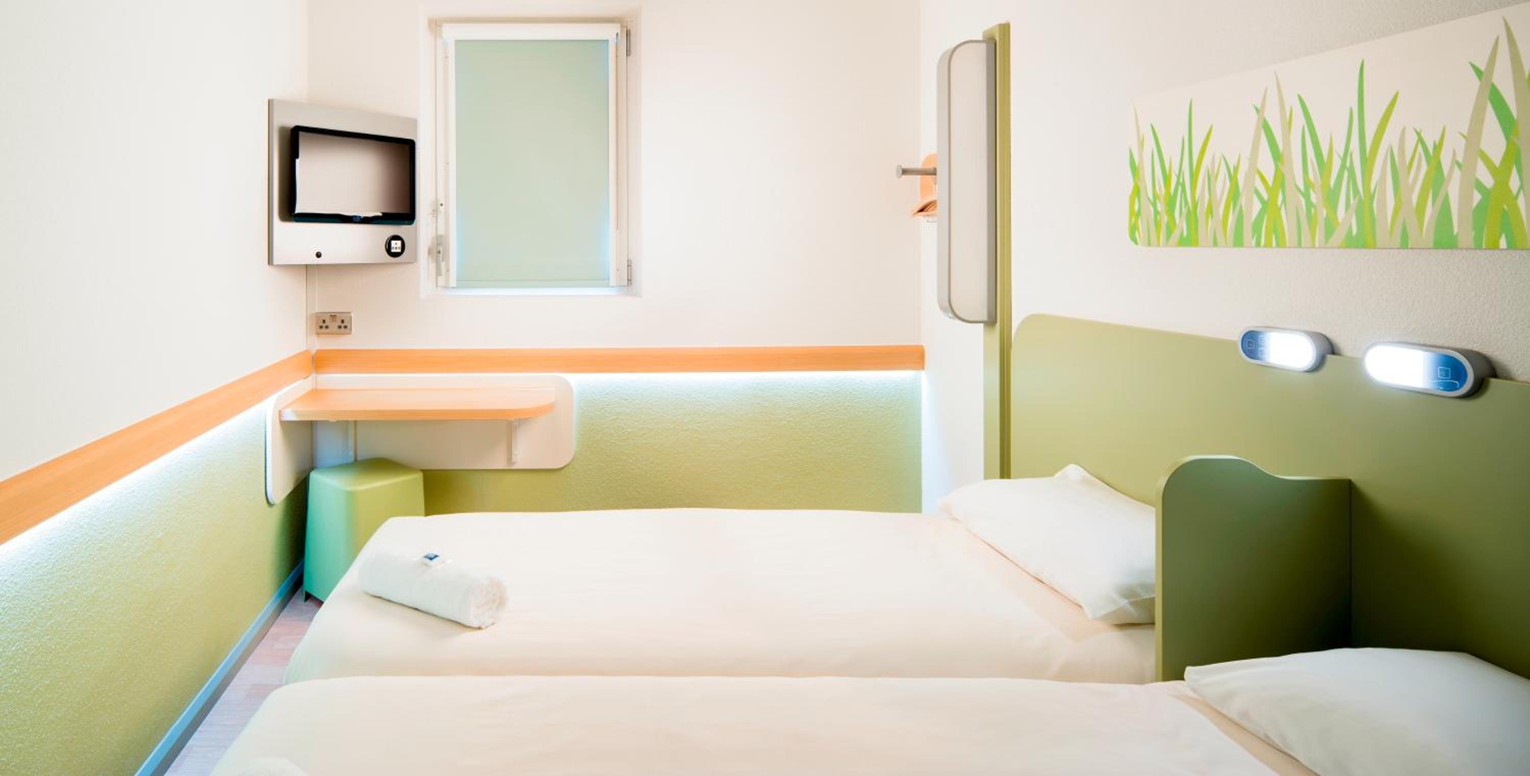 Standard Twin Room - Photo 7