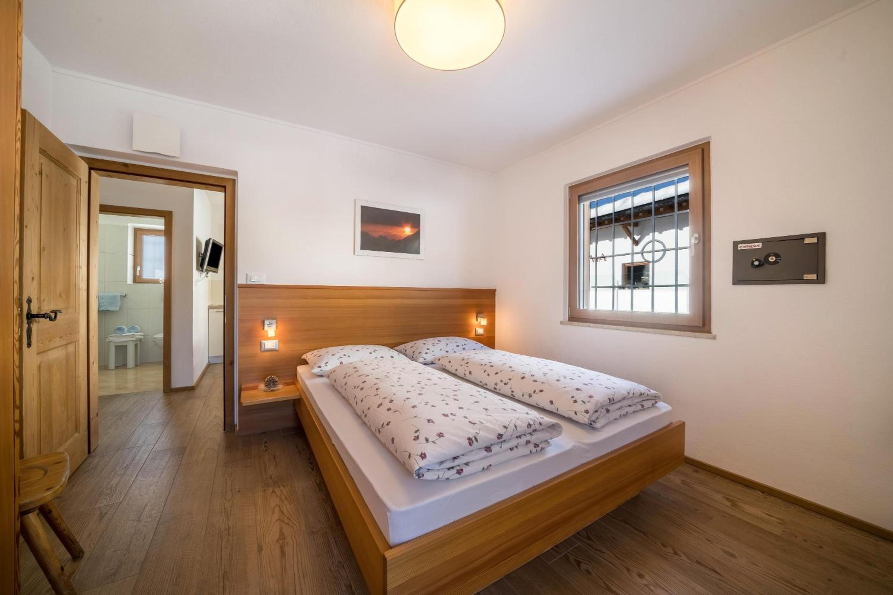 Two-Bedroom Deluxe Apartment with Garden View photo 1