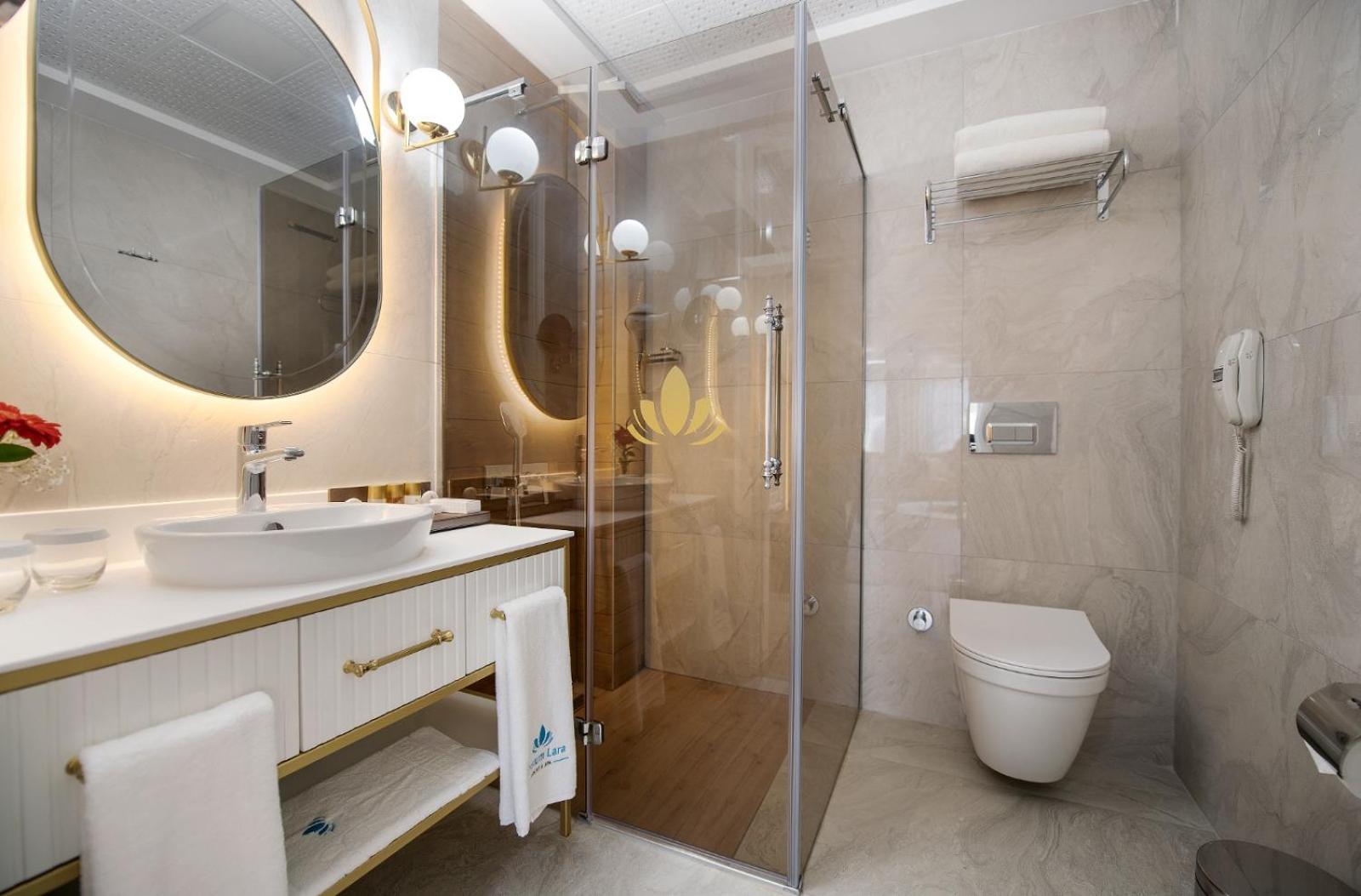 Superior Suite - Photo 6