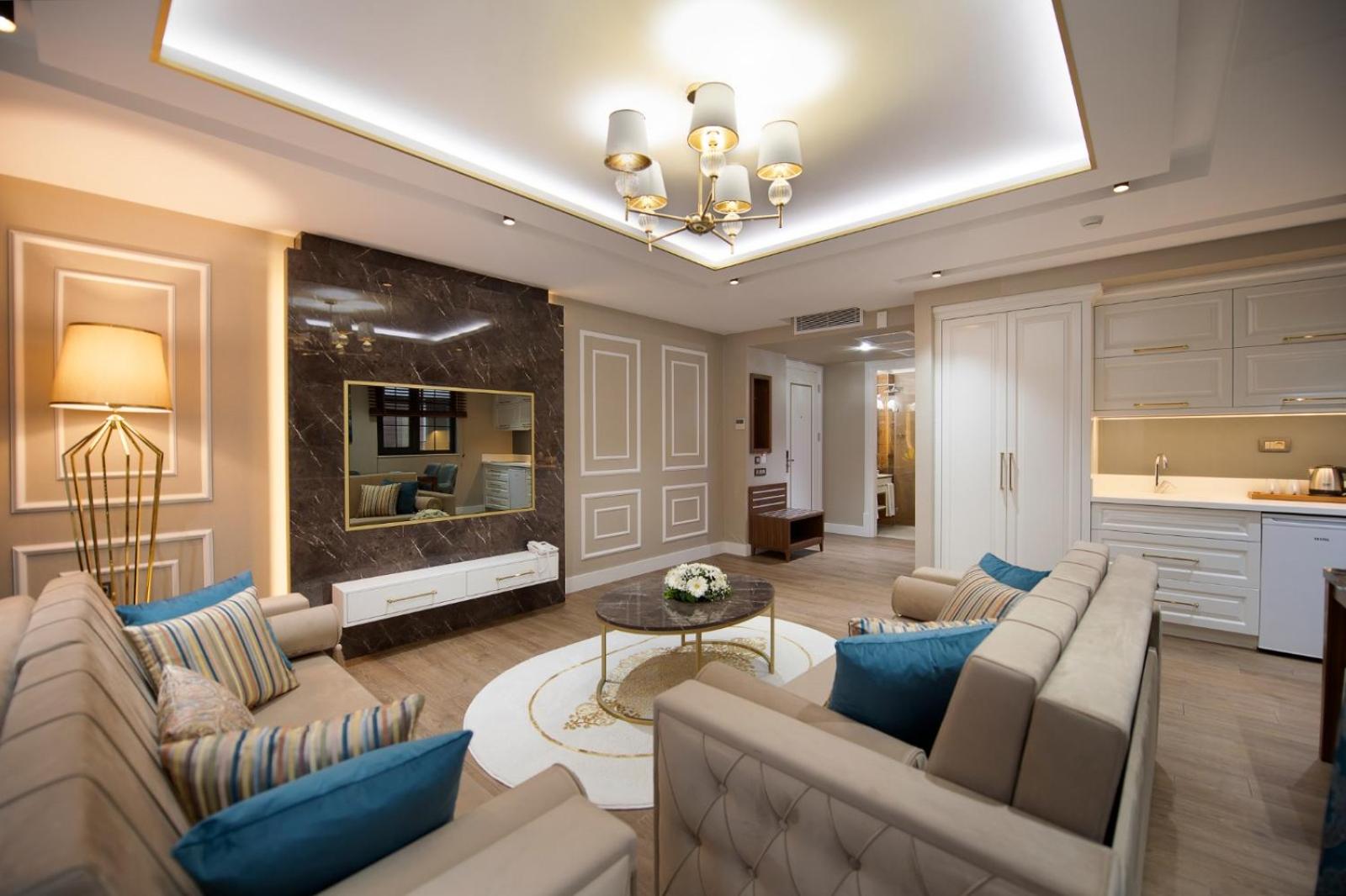 Superior Suite - Photo 3