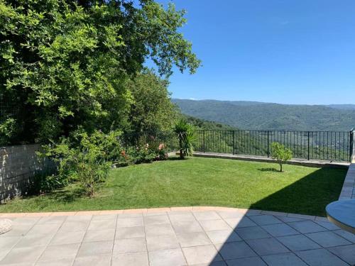 Apartment with Mountain View photo 3