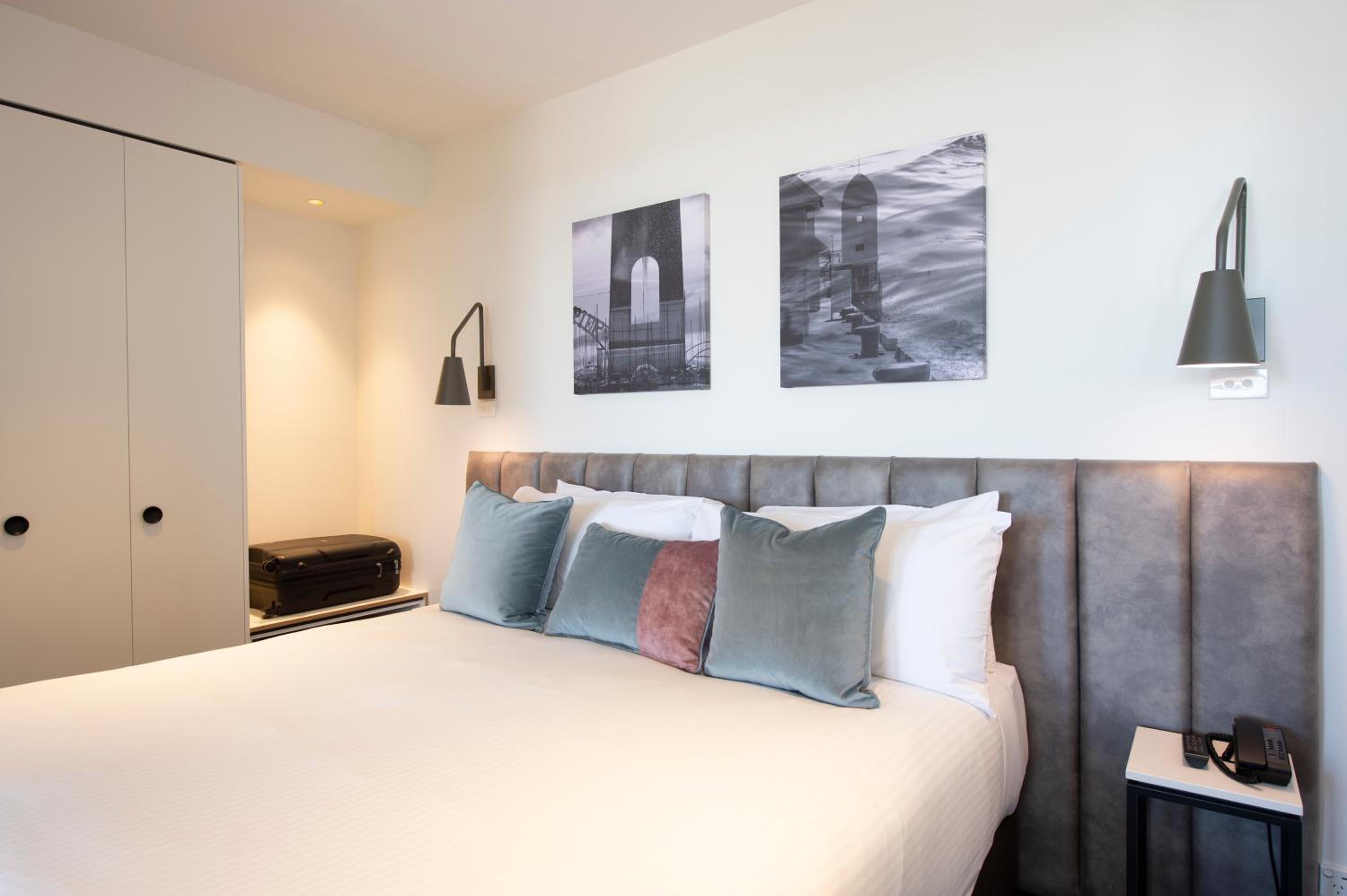 One-Bedroom Apartment with Park View - Photo 11