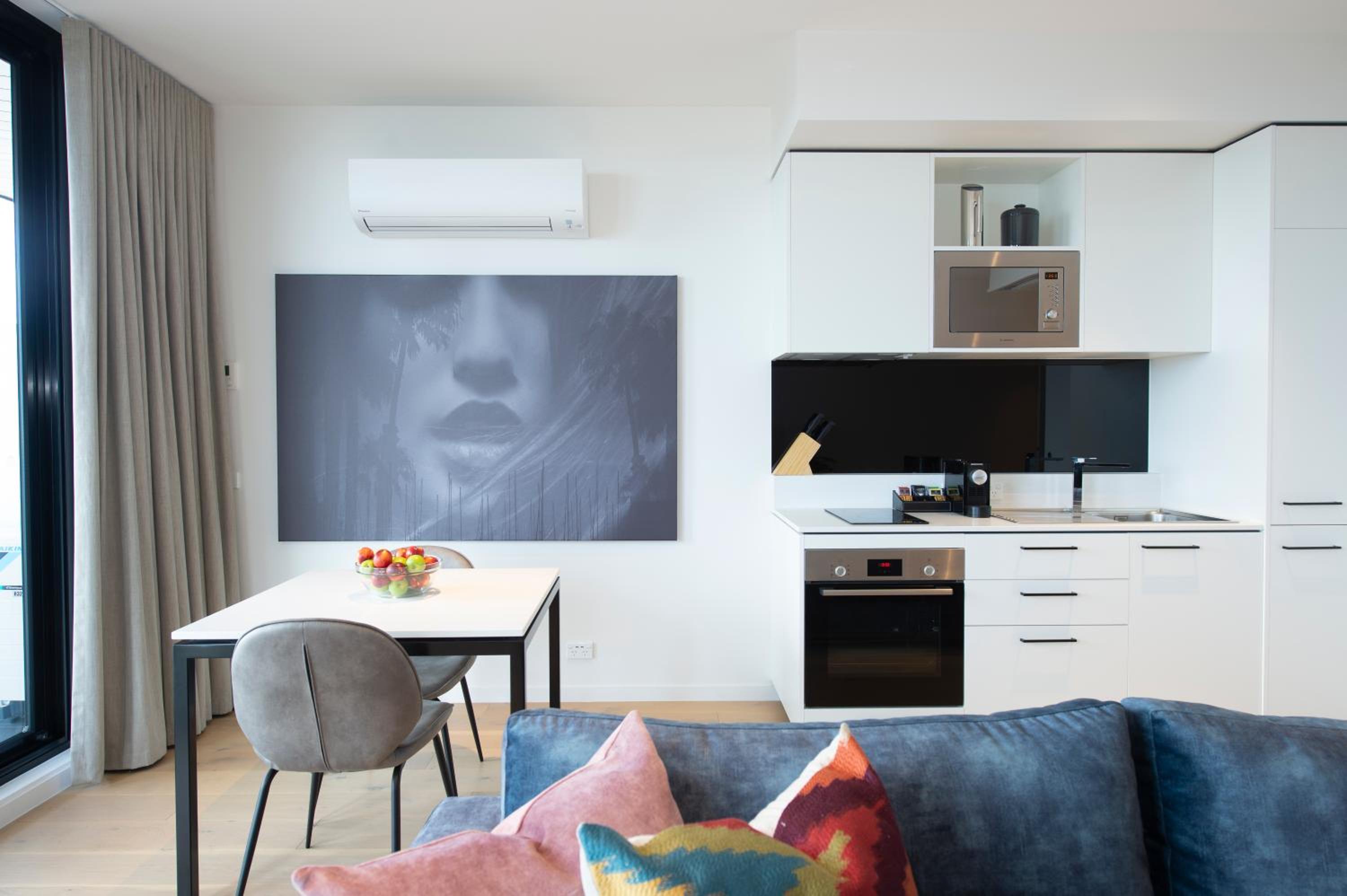 One-Bedroom Apartment with Park View - Photo 13