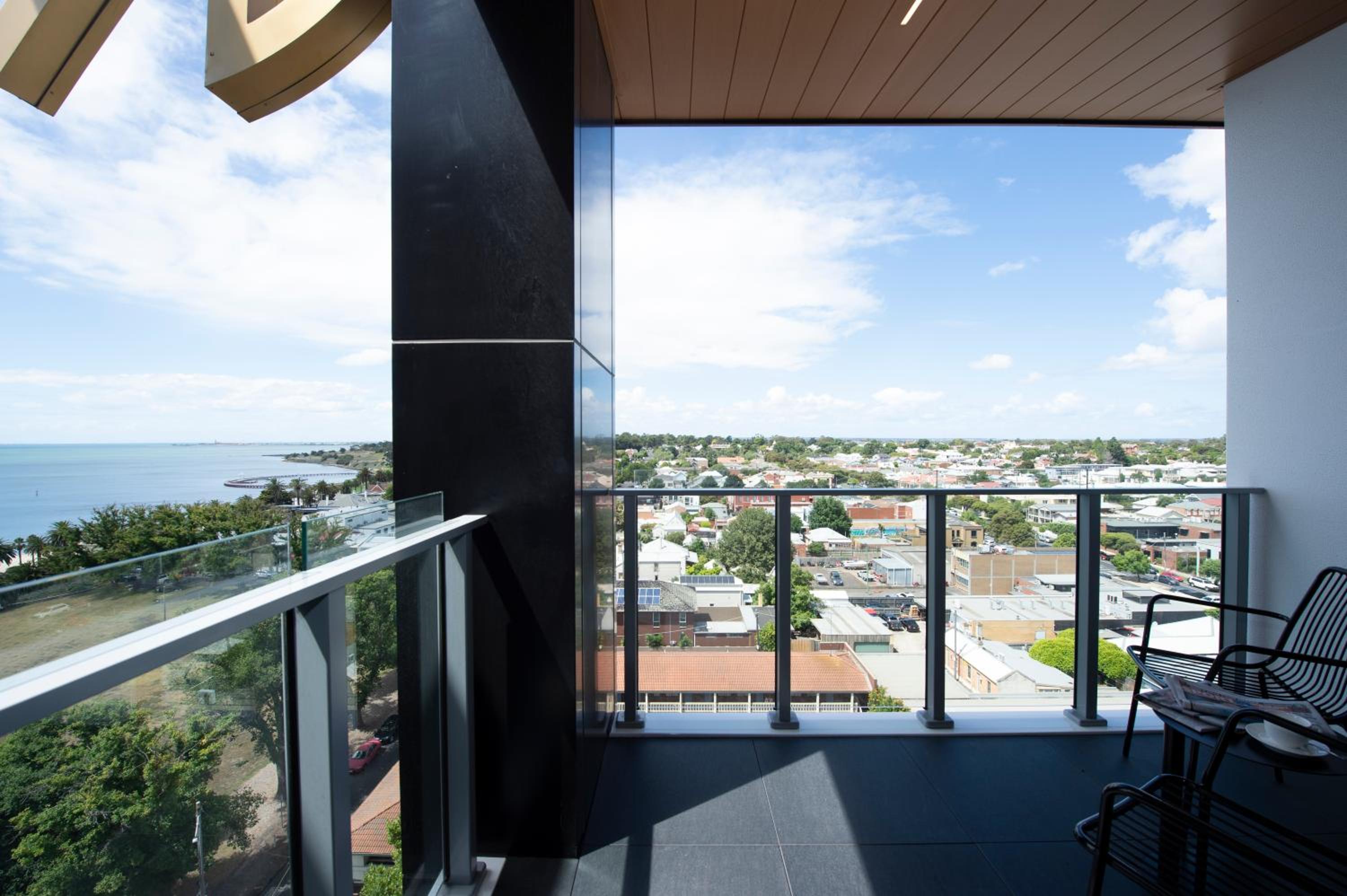 One-Bedroom Apartment with Park View - Photo 17