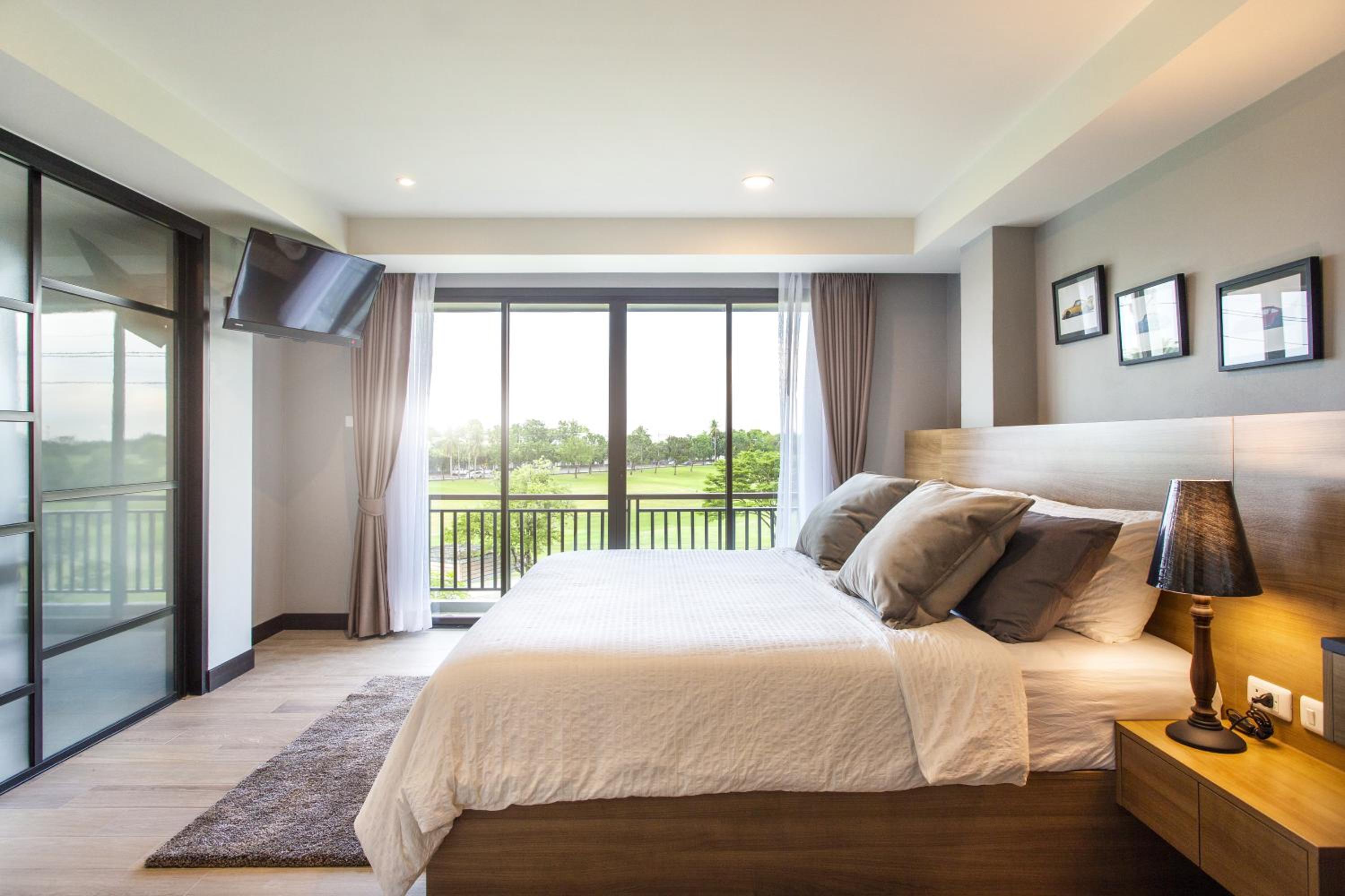 Deluxe King Room photo 1