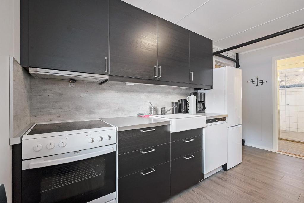 Three-Bedroom Apartment photo 2