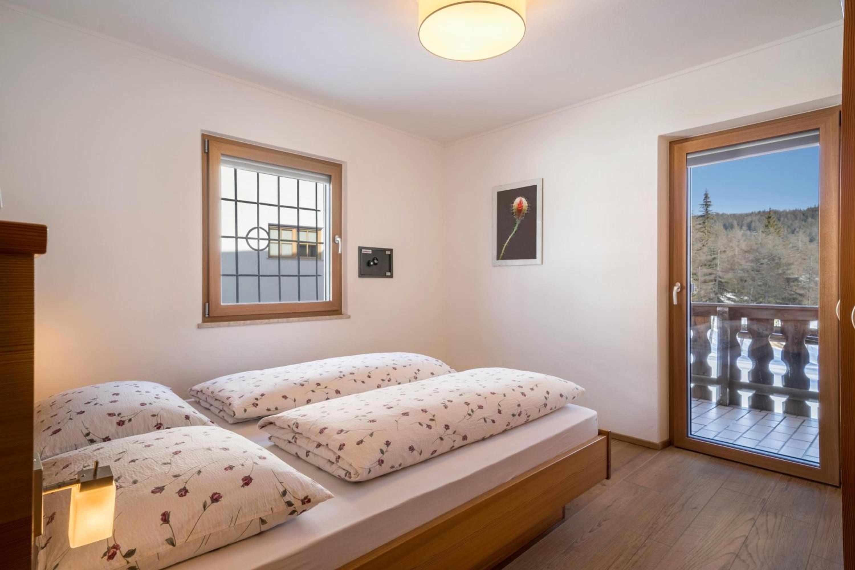 Two-Bedroom Deluxe Apartment with Garden View photo 3