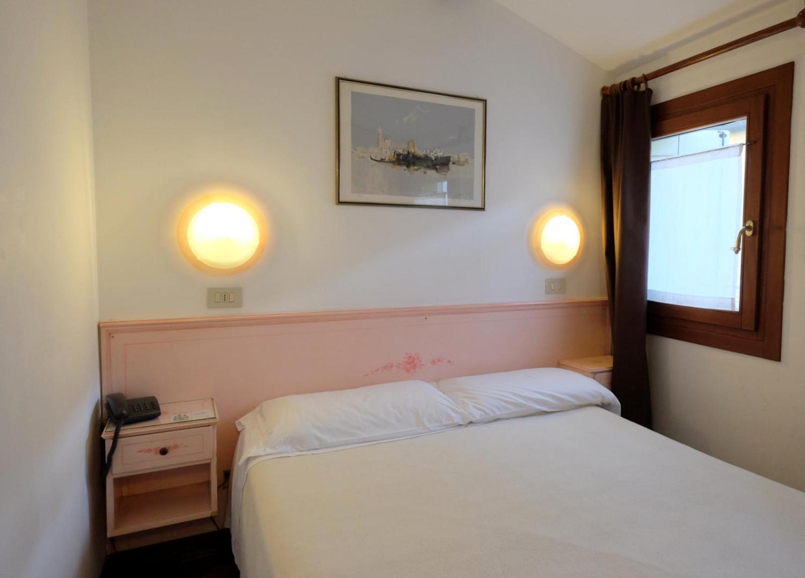 Economy Double Room photo 1