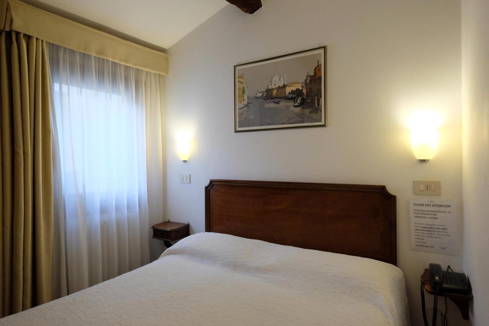 Economy Double Room photo 3