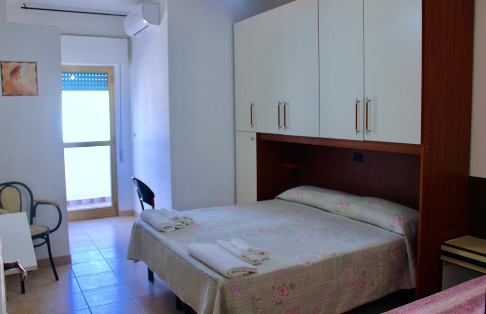 Double Room with Private Bathroom - Photo 1