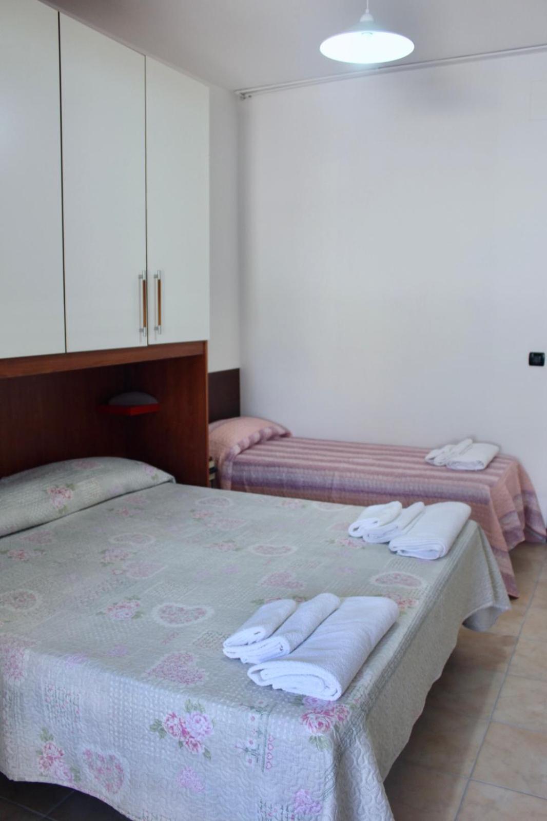 Triple Room with Private Bathroom - Photo 3
