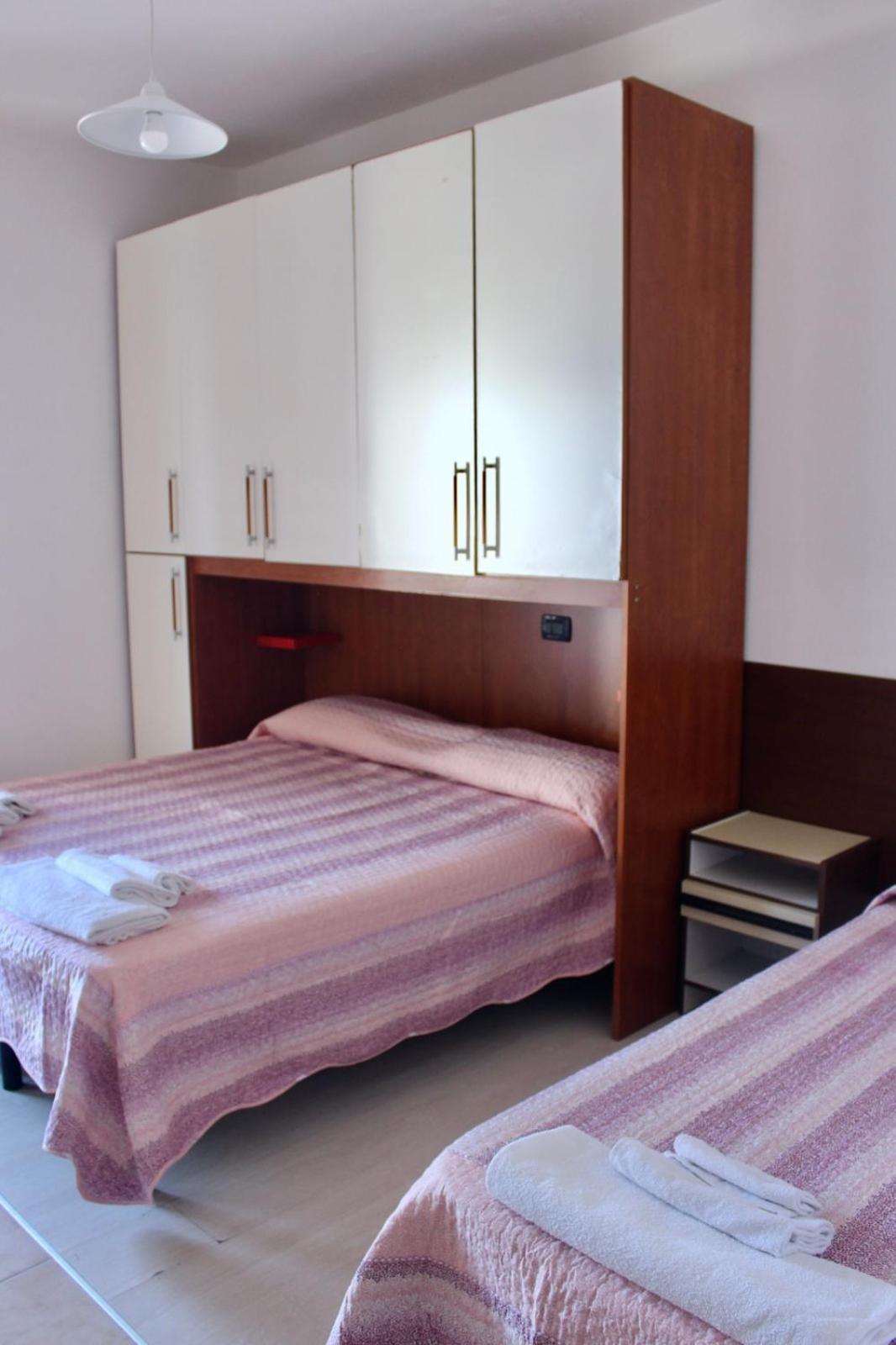 Triple Room with Private Bathroom - Photo 2