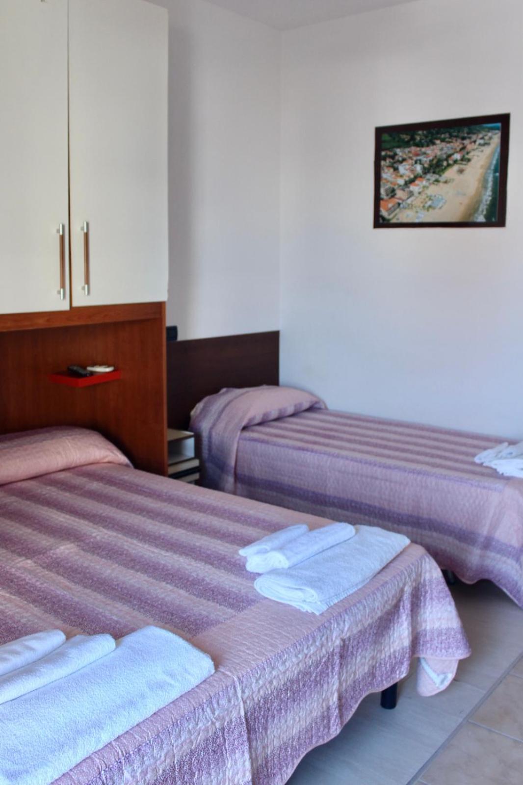 Triple Room with Private Bathroom - Photo 1