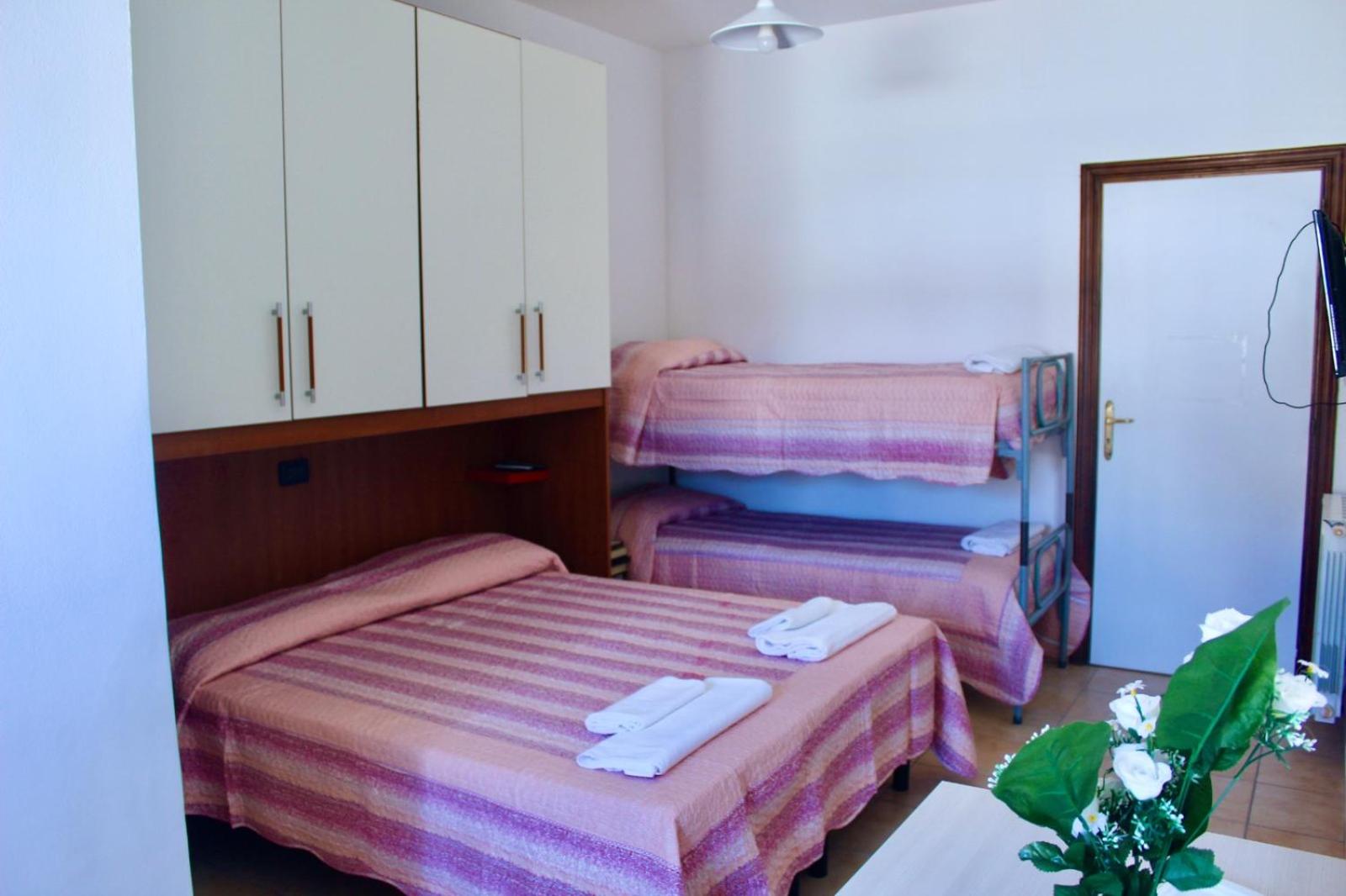 Quadruple Room with Private Bathroom - Photo 1