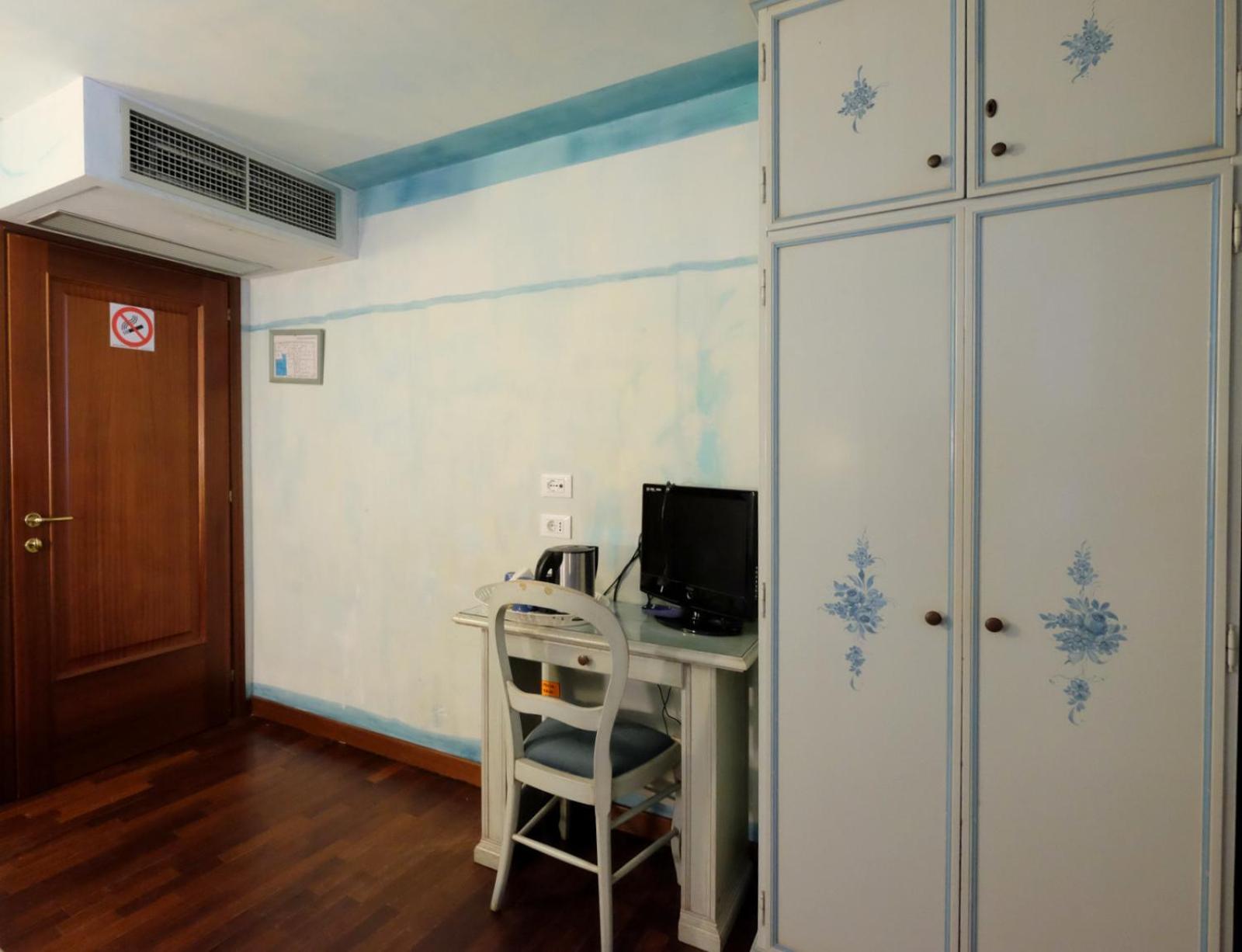 Standard Family Room photo 3