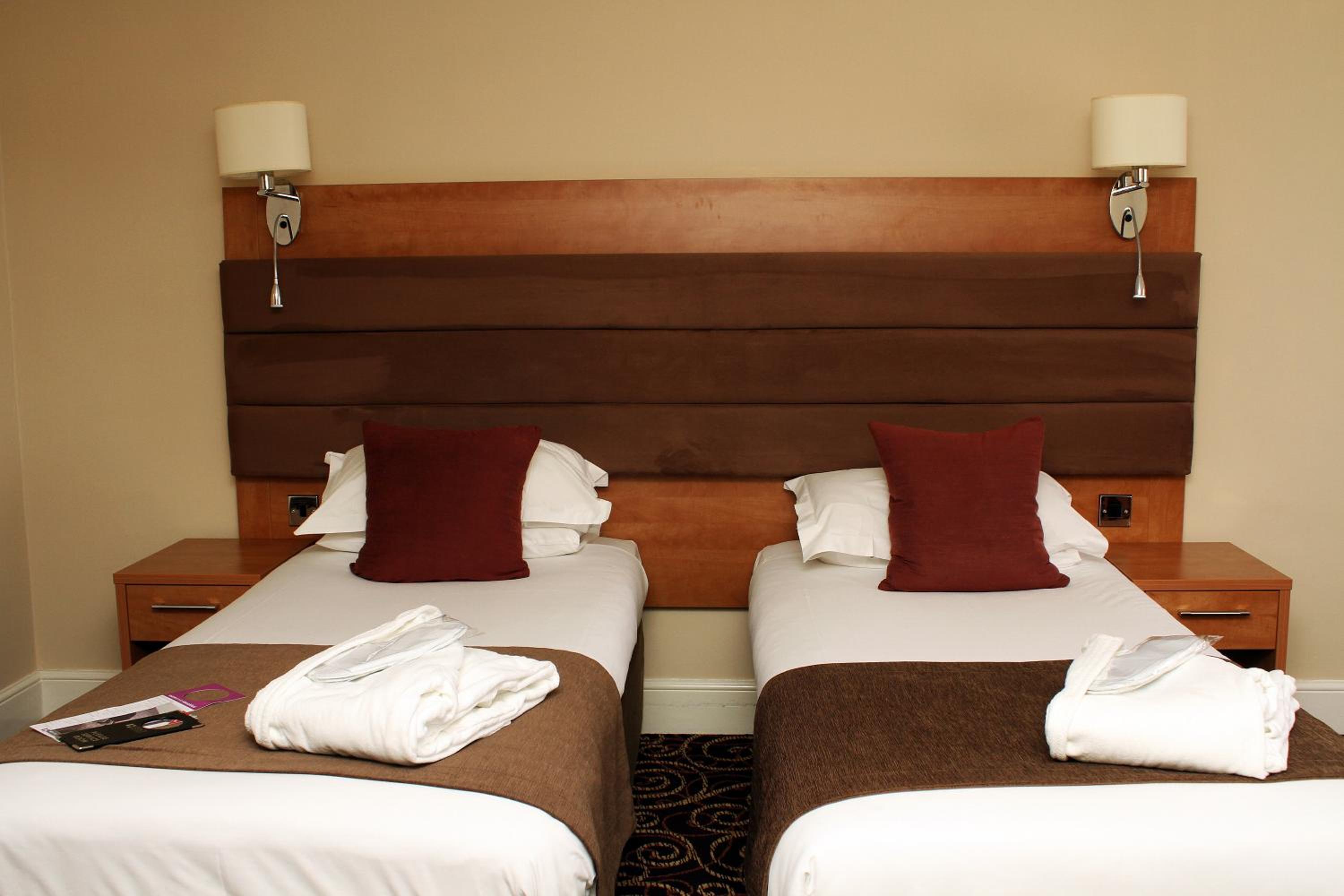 Standard Twin Room - Photo 3