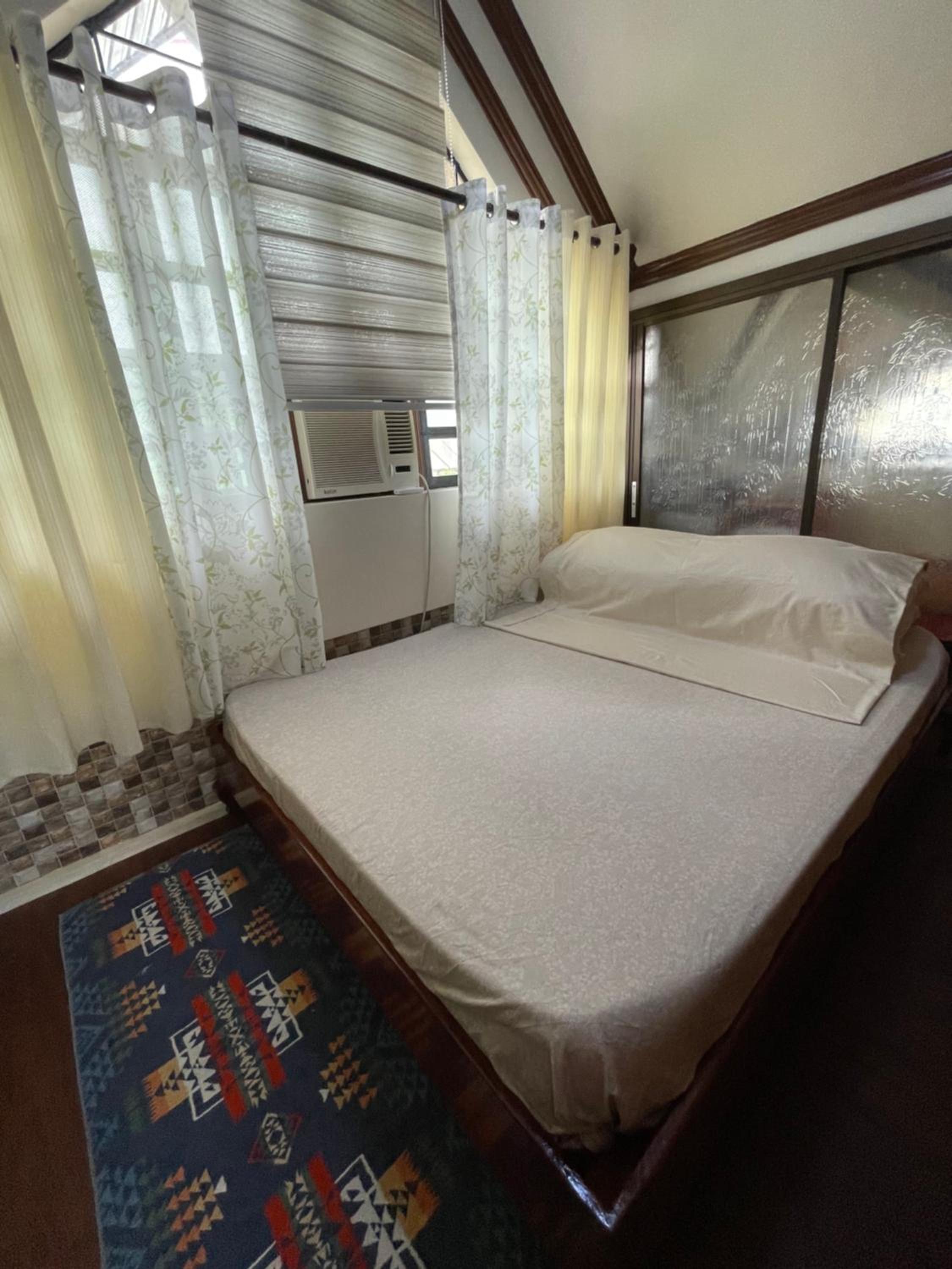 Three-Bedroom House - Photo 32