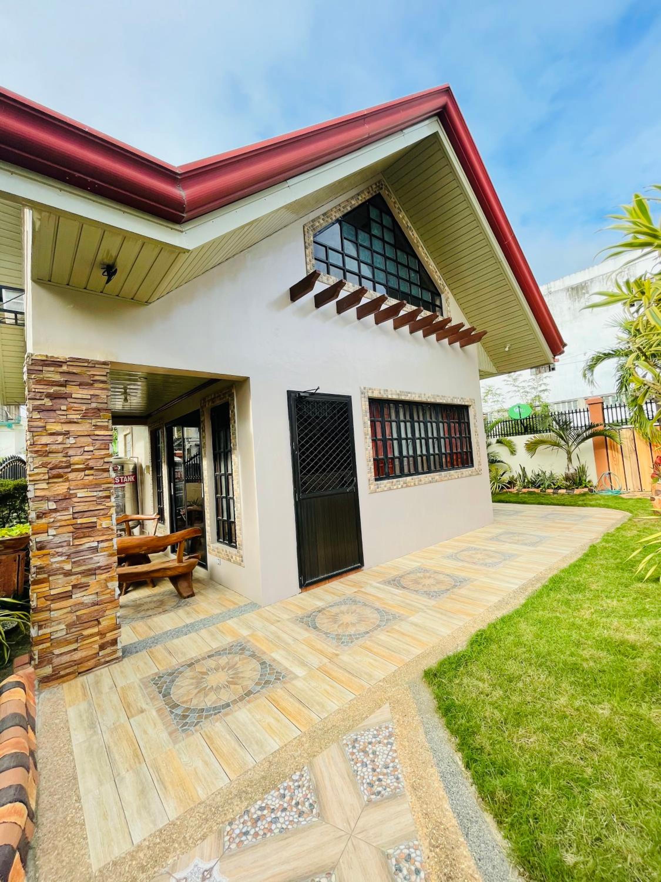 Three-Bedroom House - Photo 10