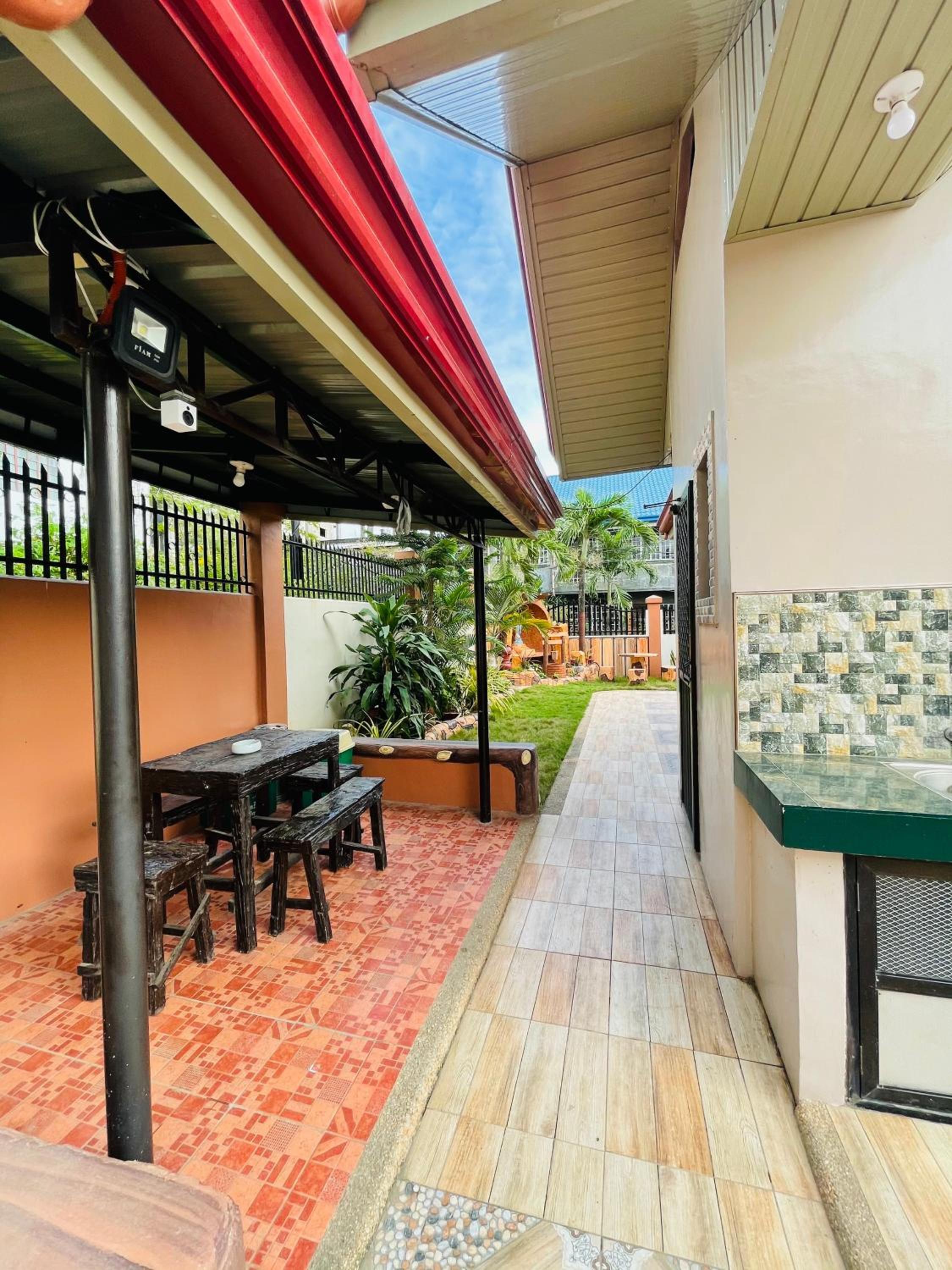 Three-Bedroom House - Photo 8