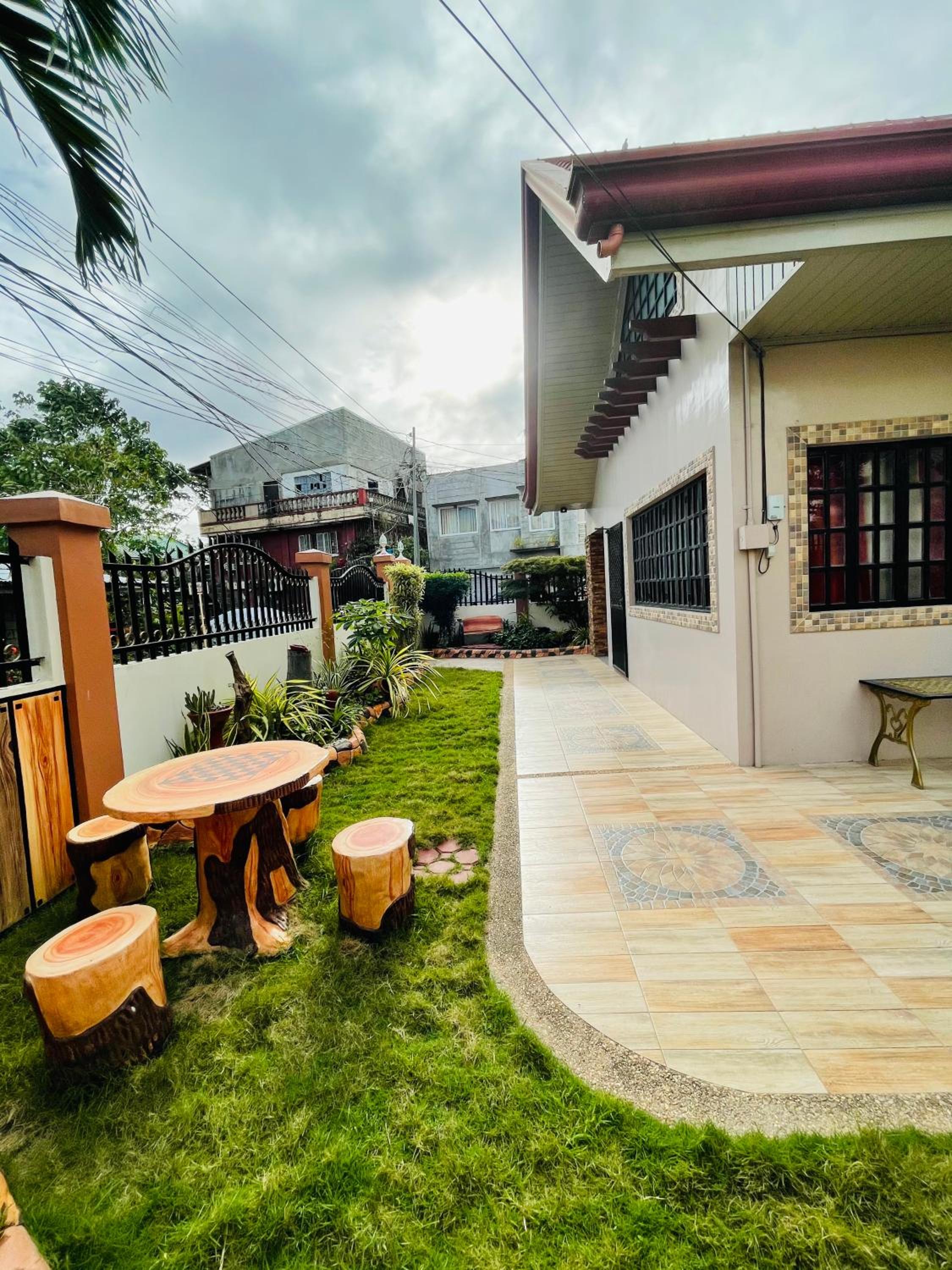 Three-Bedroom House - Photo 7