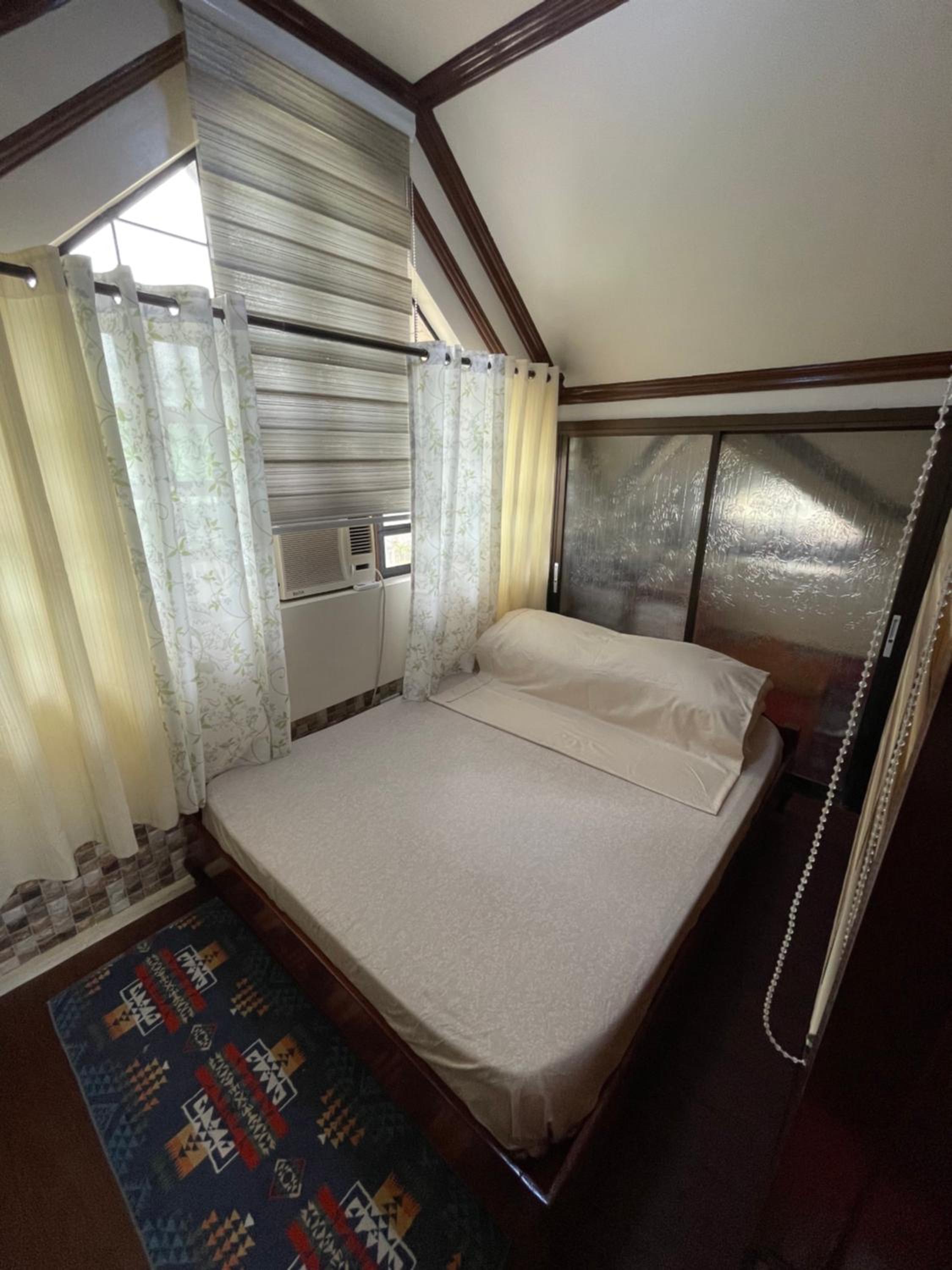 Three-Bedroom House - Photo 4