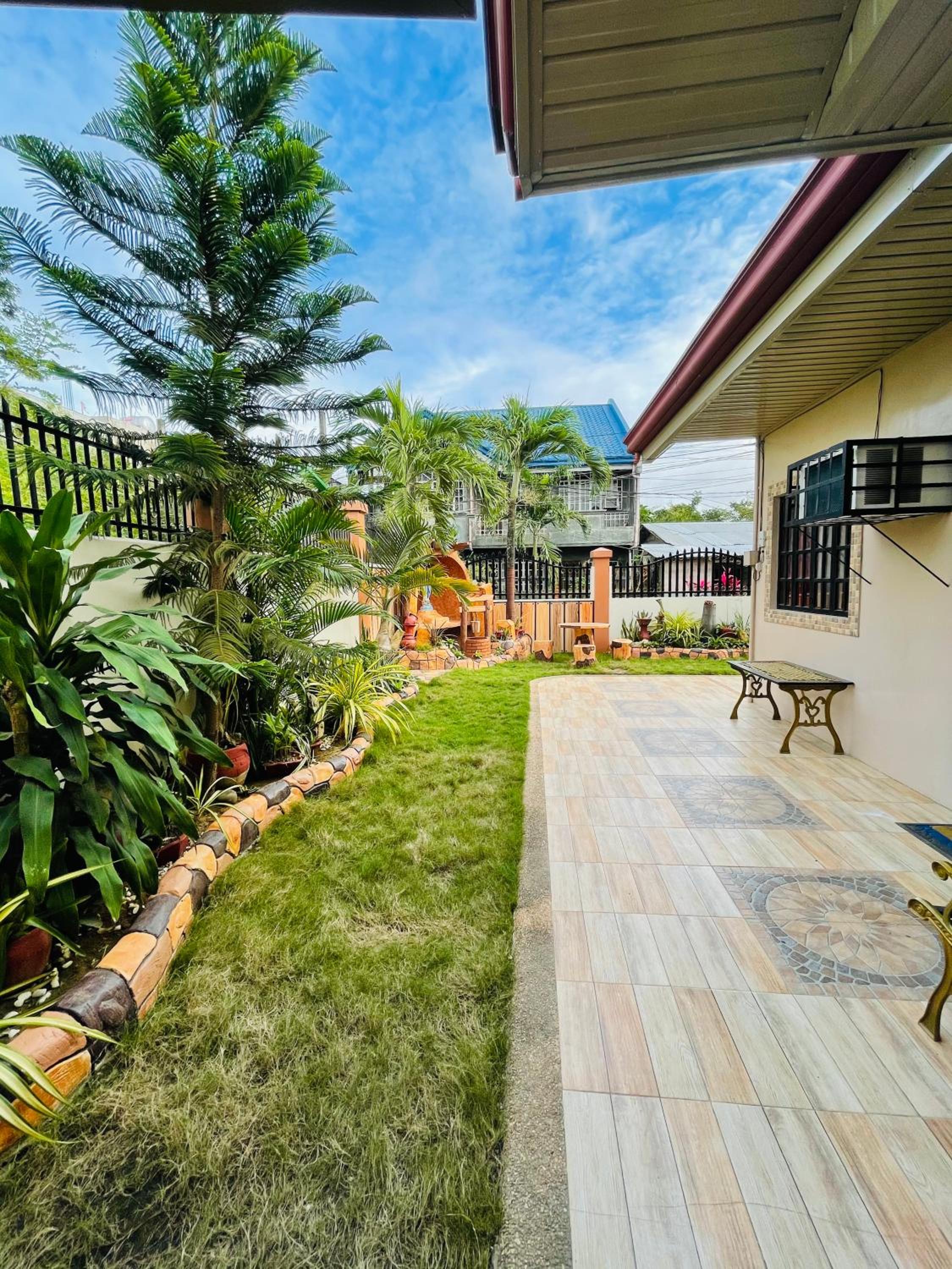Three-Bedroom House - Photo 2