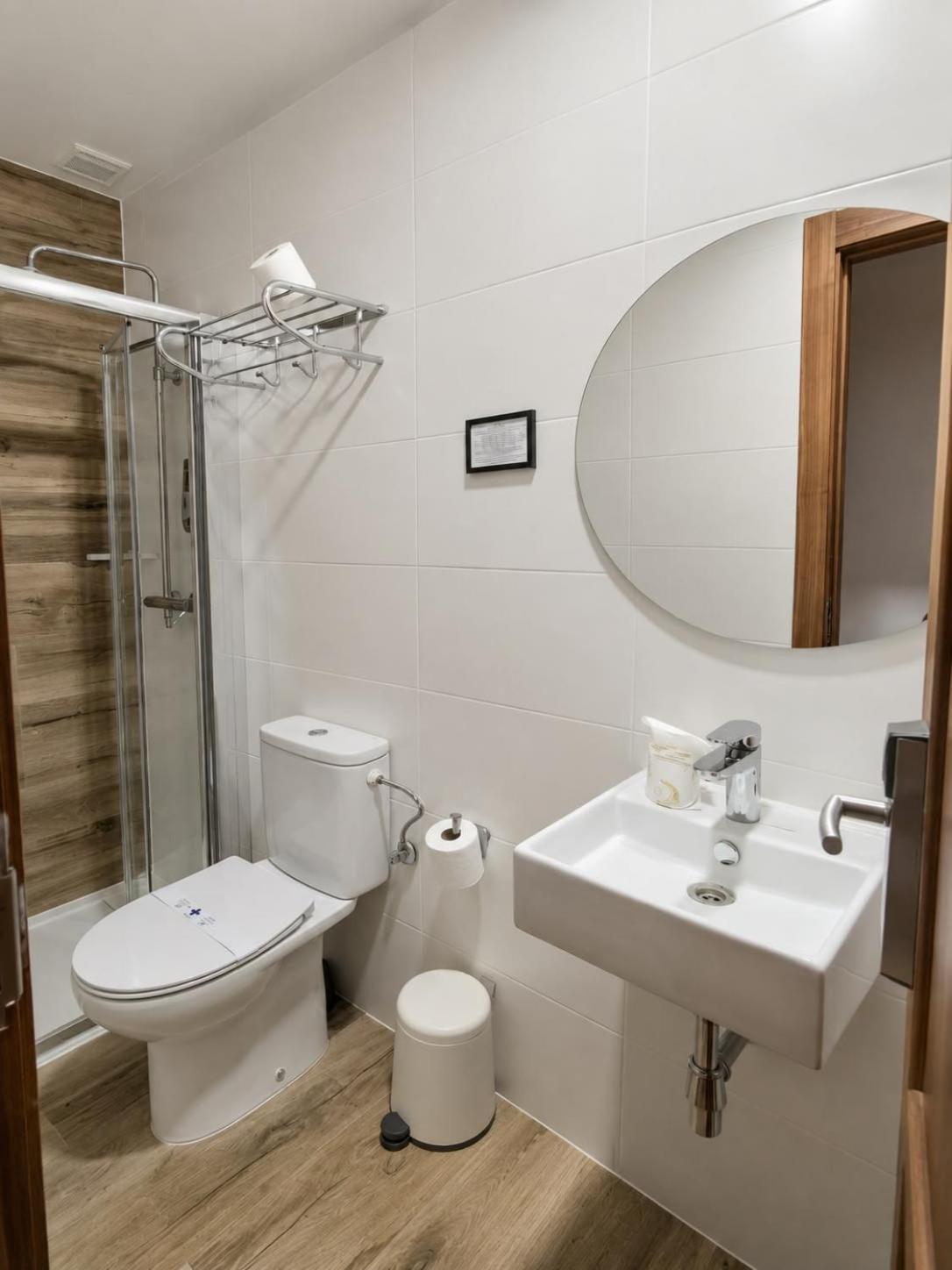 Single Room with Private External Bathroom photo 1