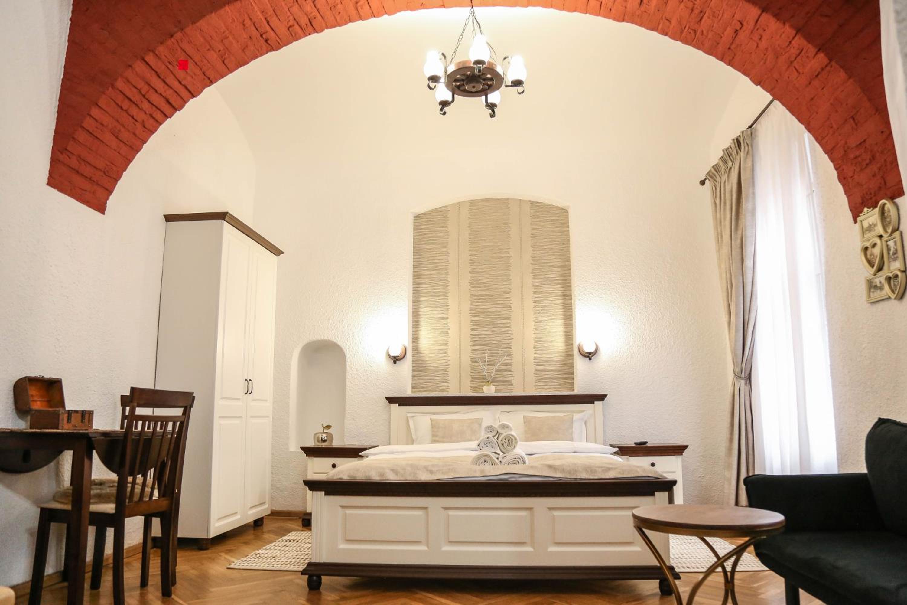 Deluxe Double Room (2 Adults + 1 Child) - Photo 2