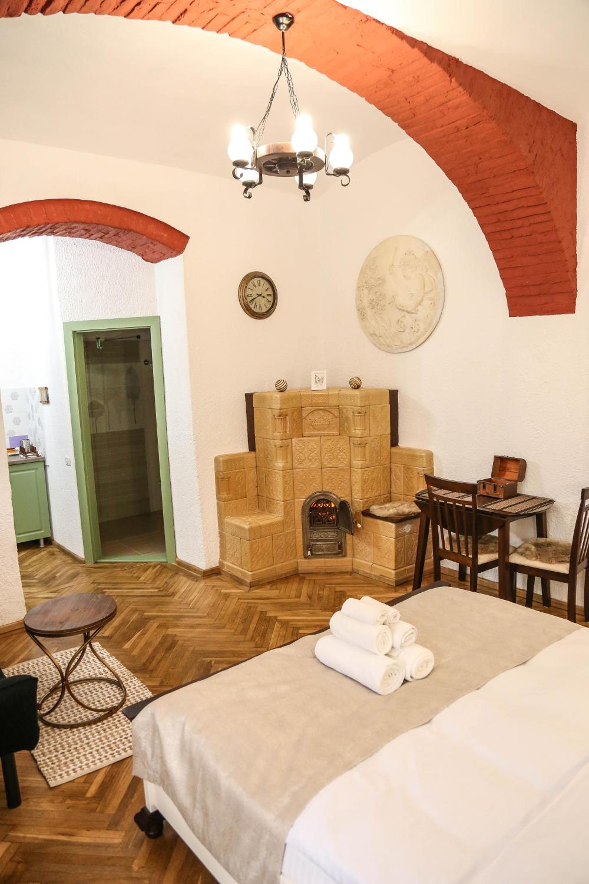Deluxe Double Room (2 Adults + 1 Child) - Photo 3