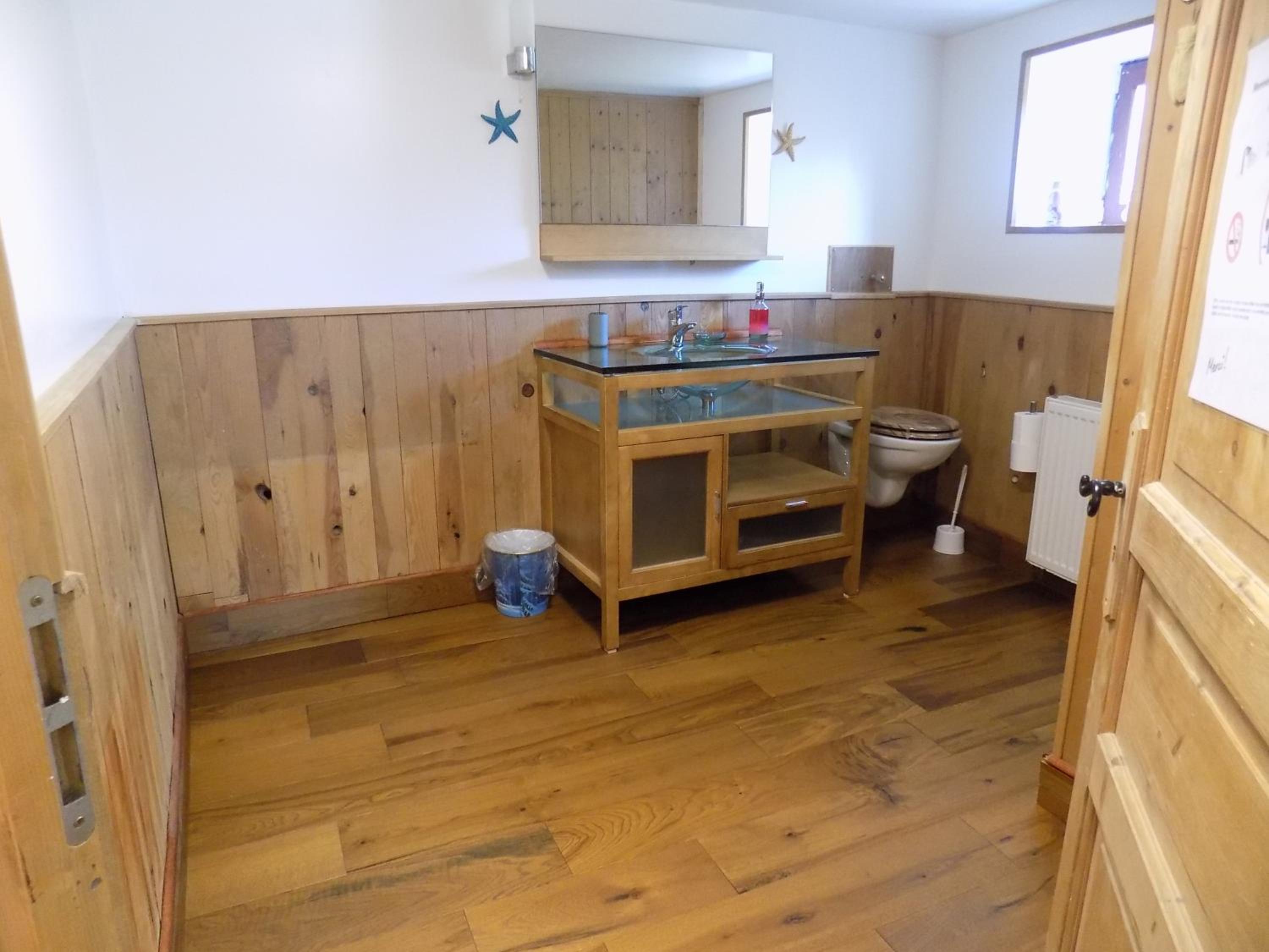 Deluxe Double Room (2 Adults + 1 Child) - Photo 3