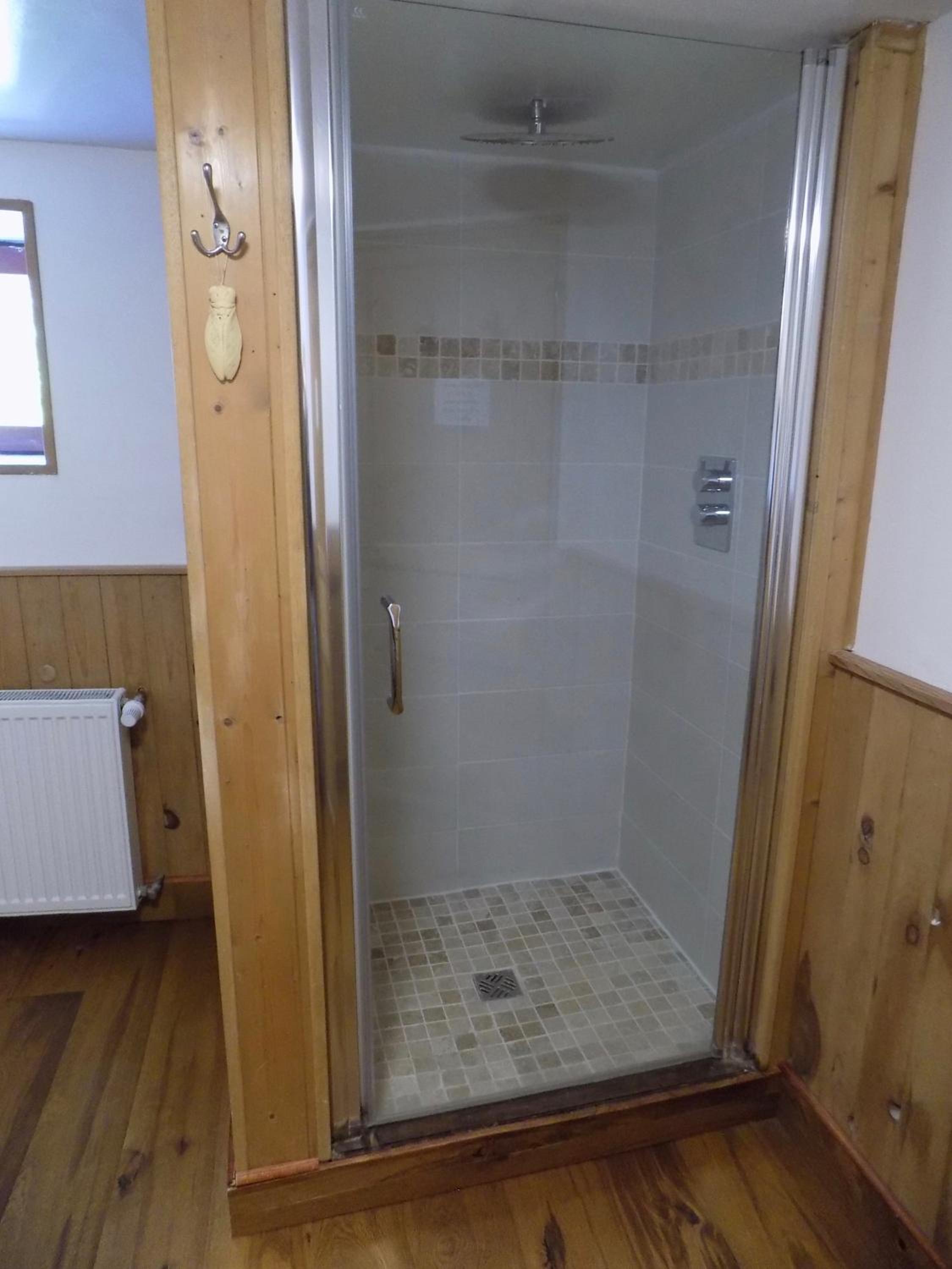 Deluxe Double Room (2 Adults + 1 Child) - Photo 4