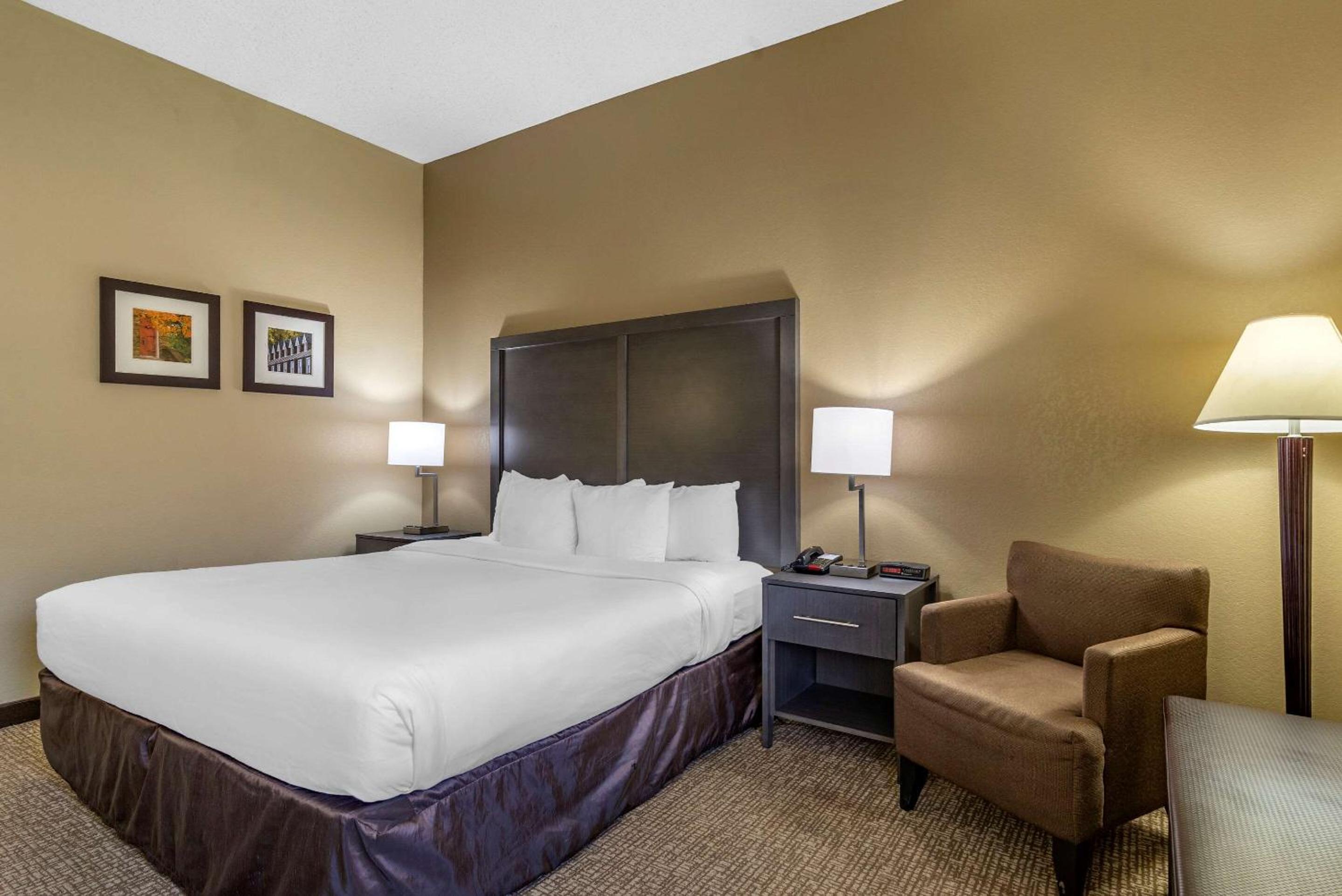 King Room - Accessible/Non-Smoking - Photo 2
