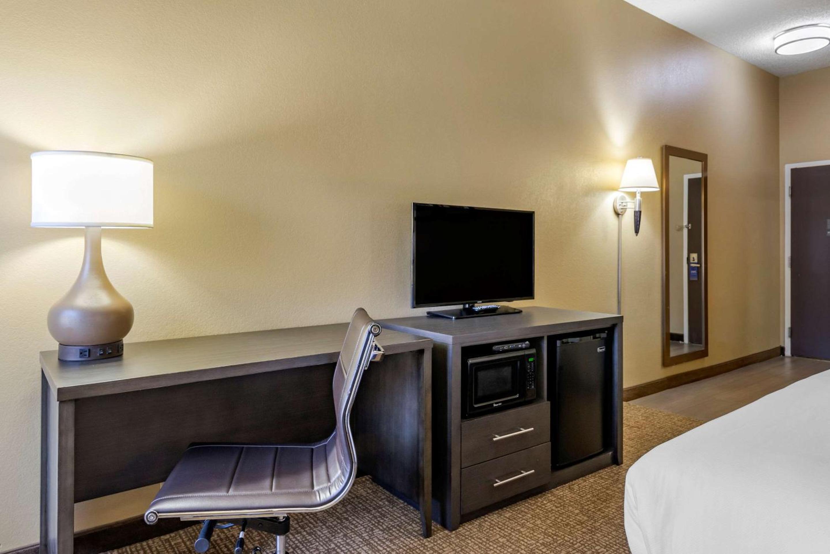 King Room - Accessible/Non-Smoking - Photo 3