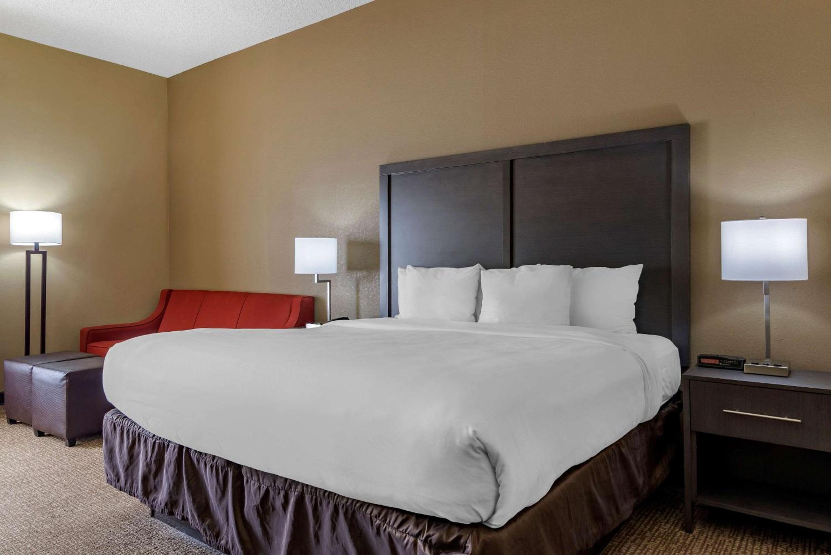 King Room - Non-Smoking - Photo 1