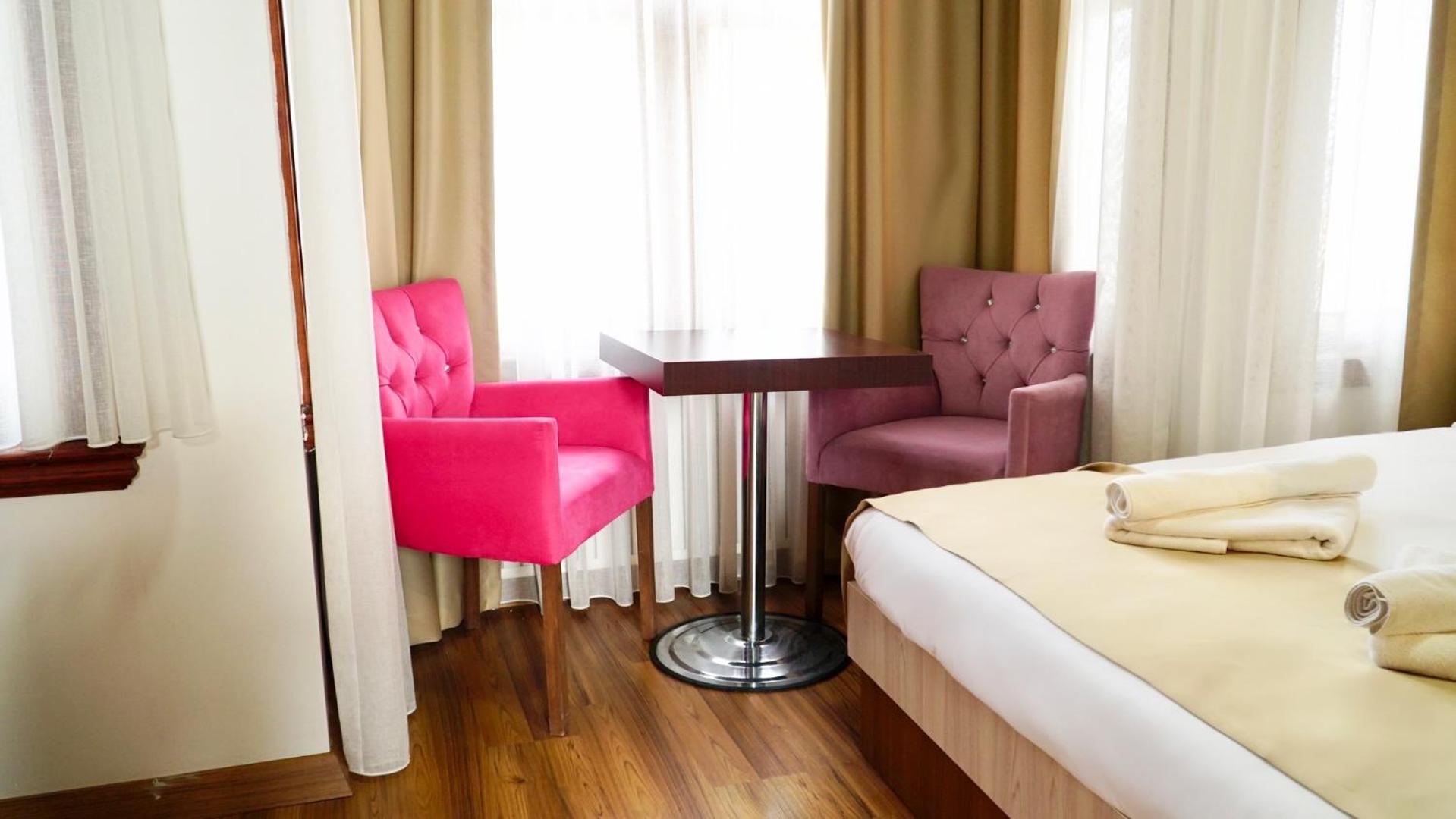 Large Double Room photo 3