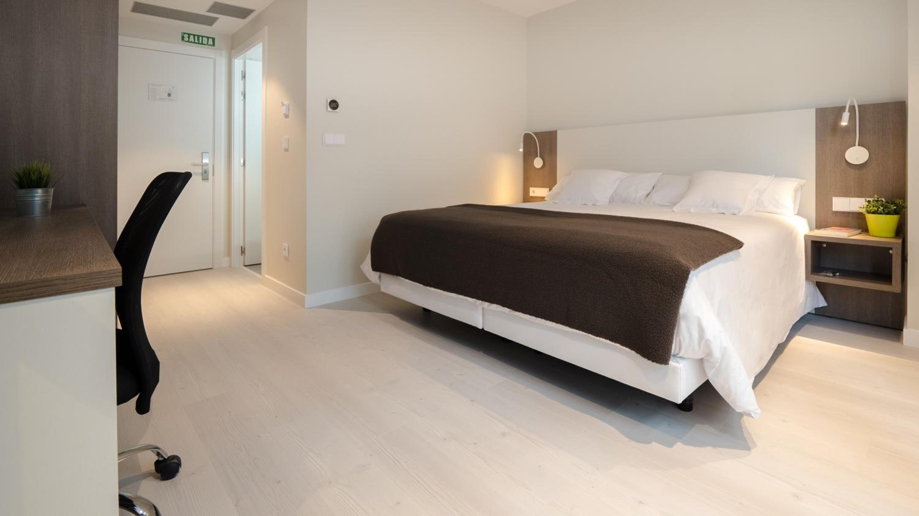 Interior Double or Twin Room - Photo 3
