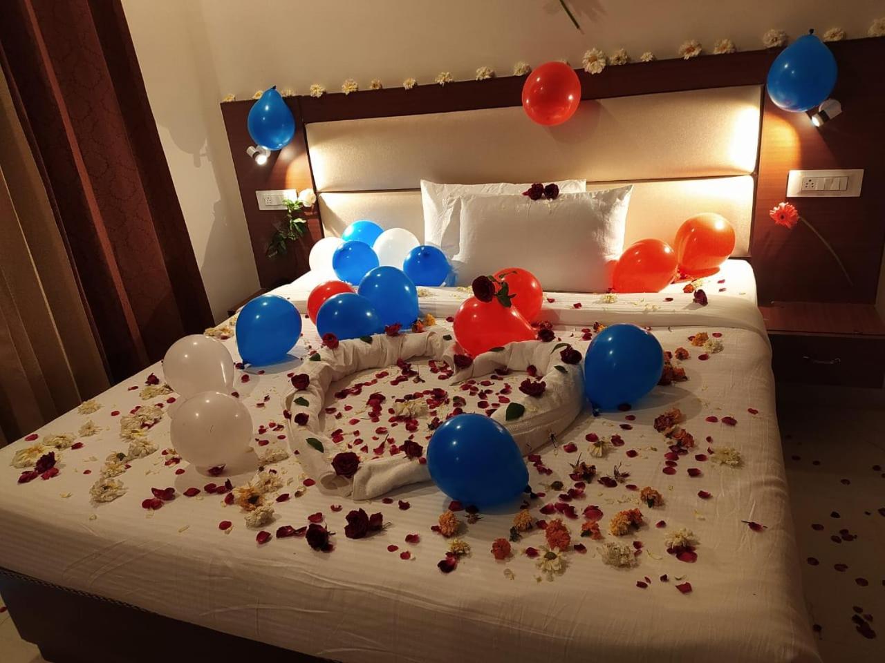 Deluxe Double Room with Balcony - Photo 3