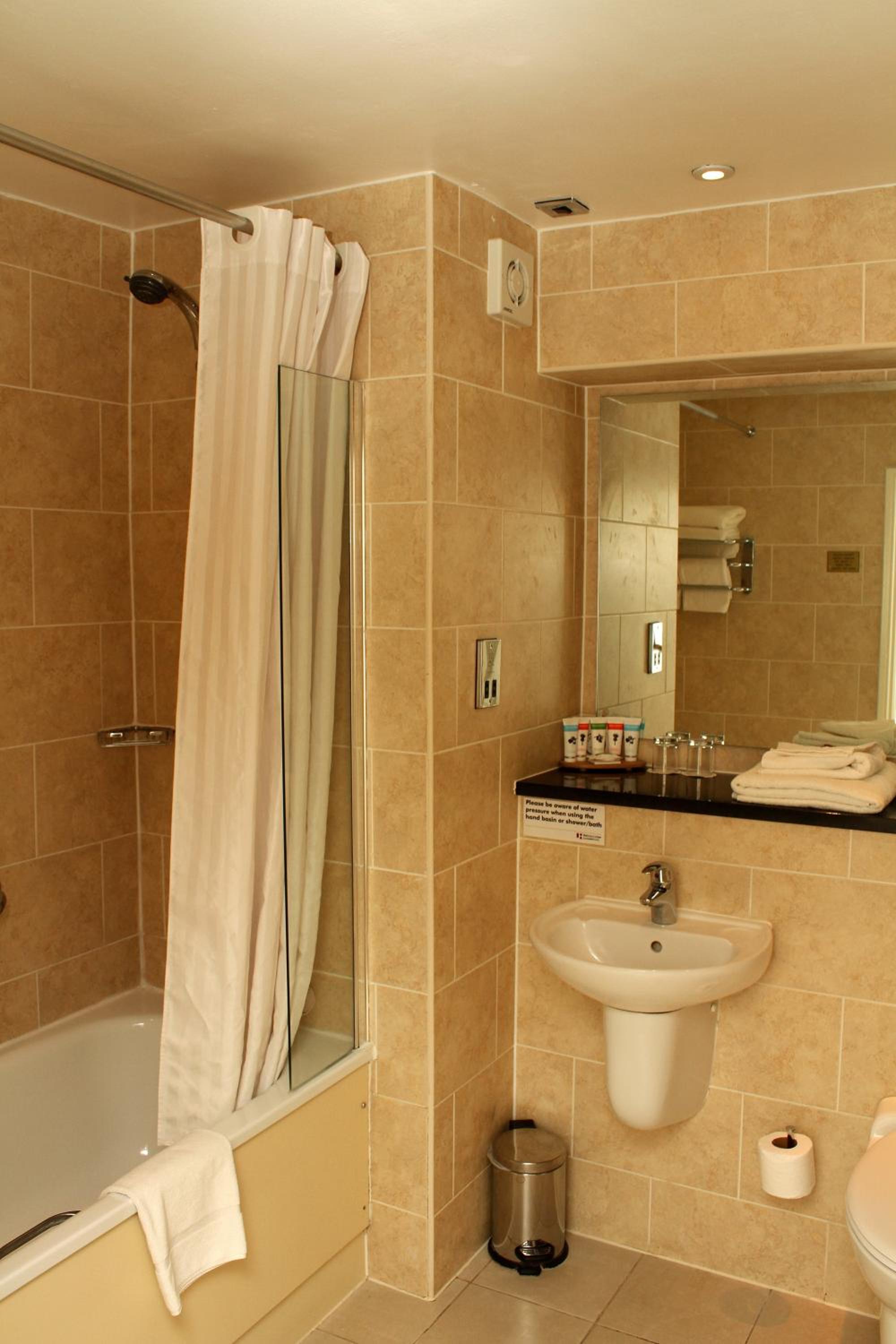 Standard Twin Room - Photo 5