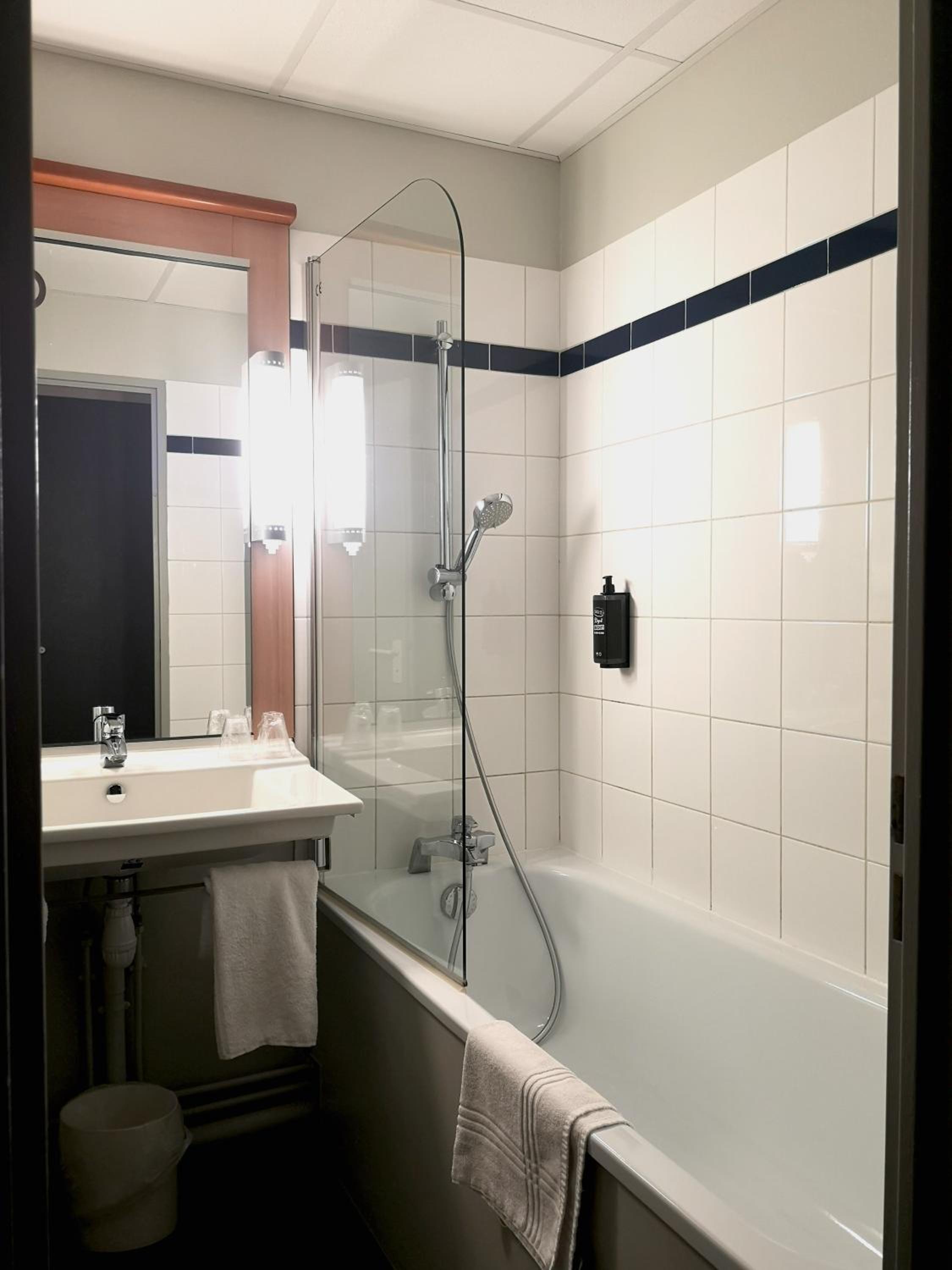 Standard Double Room - Photo 6