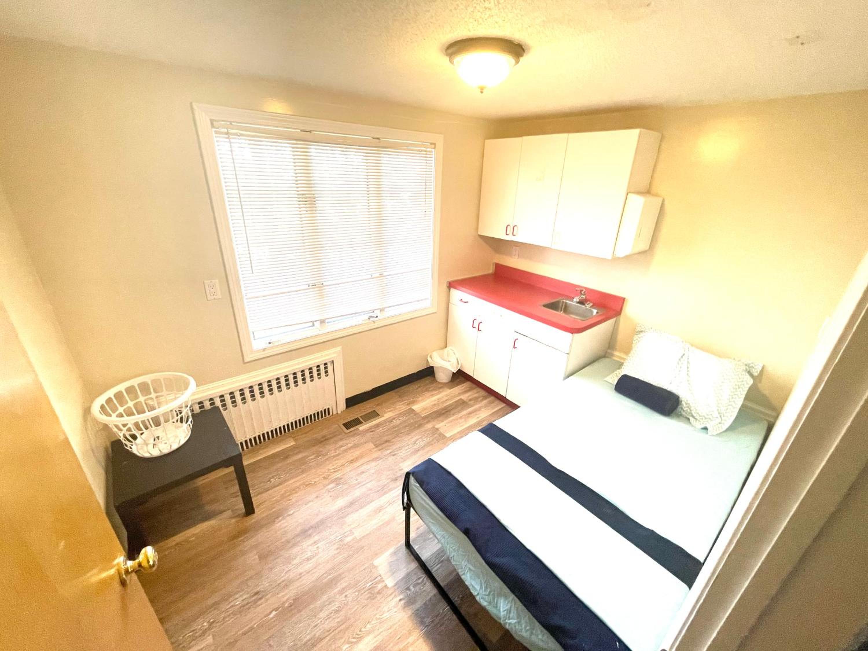 Single Room with Shared Bathroom photo 3
