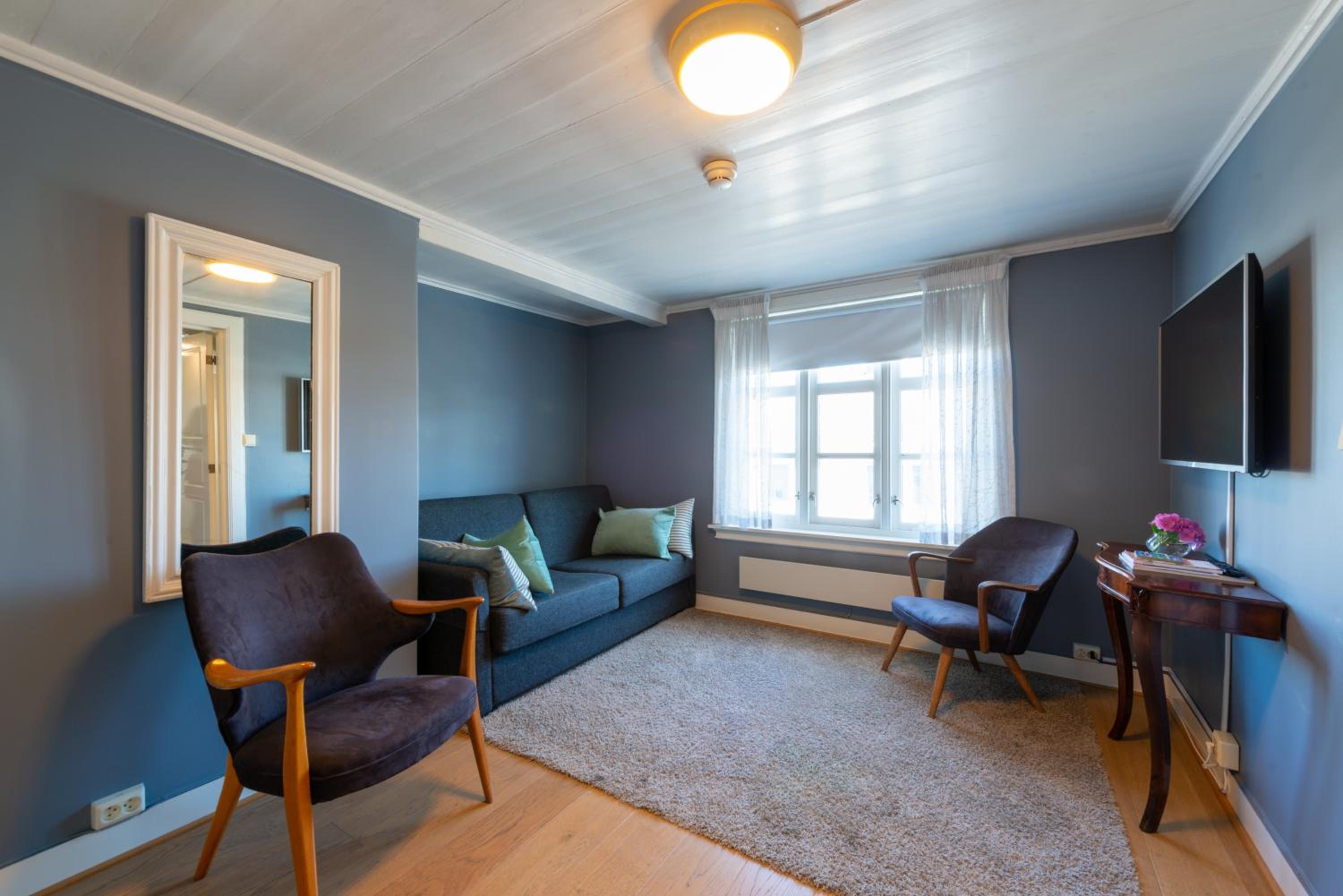 Family Room - Photo 6