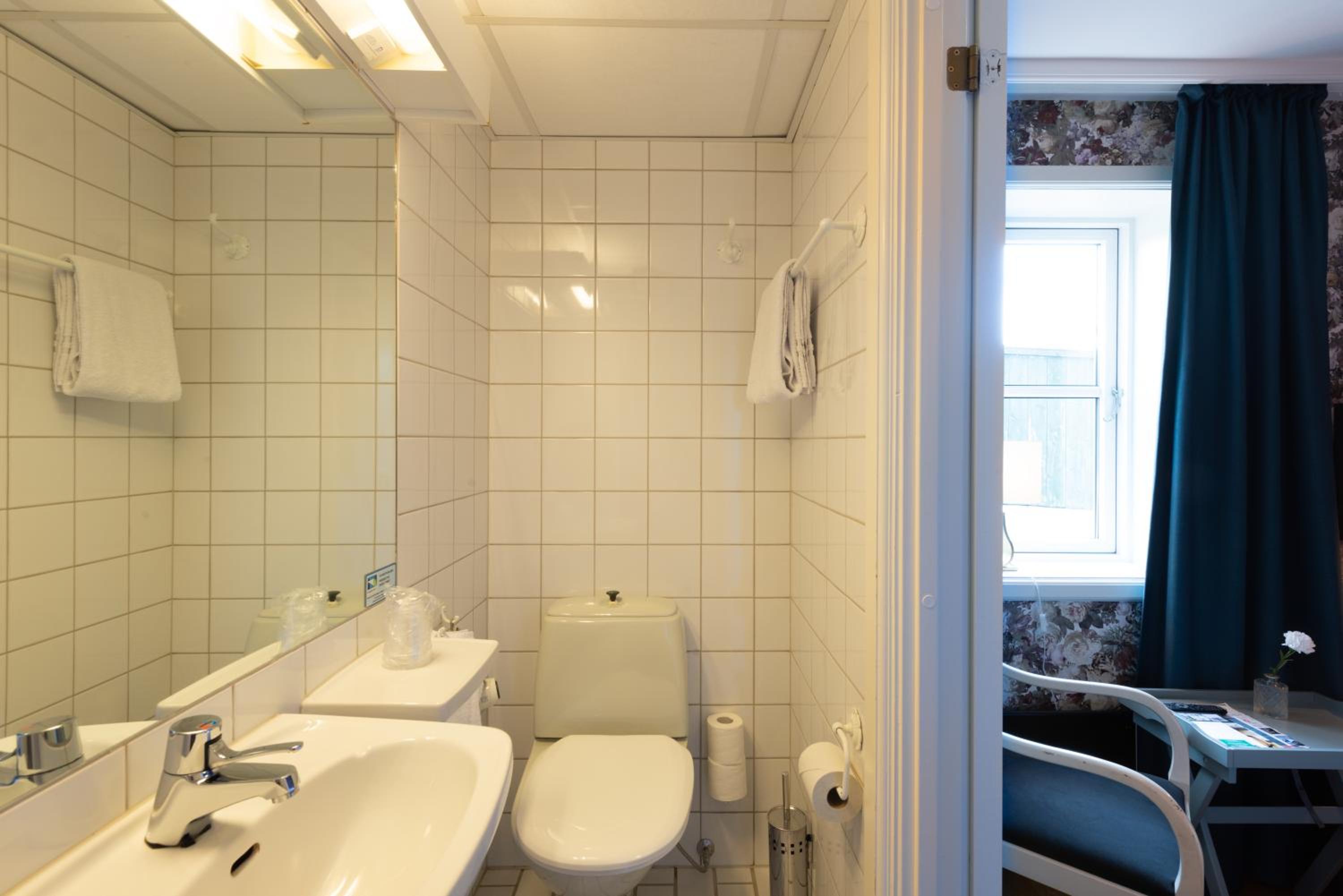 Single Room - Photo 3